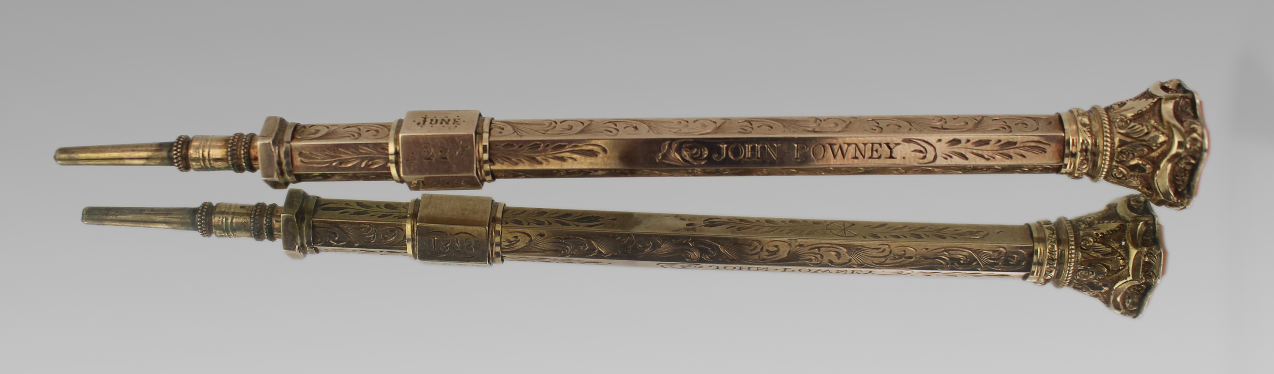 Victorian 9ct Gold Propelling Pencil & Hardstone Fob Seal