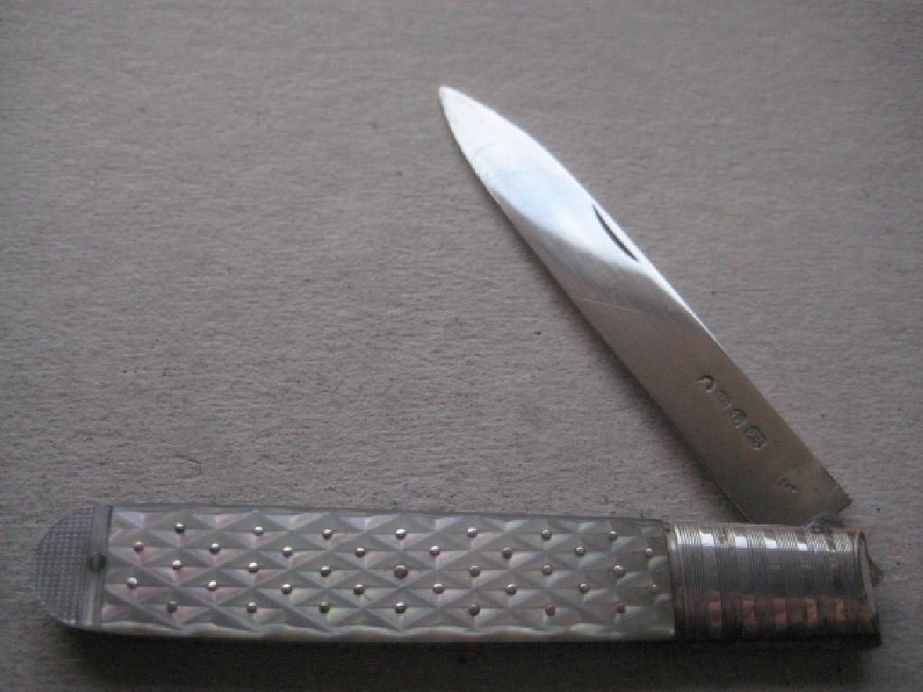 George IV Mother of Pearl Hafted Silver Bladed Folding Fruit Knife, Sheffield 1825