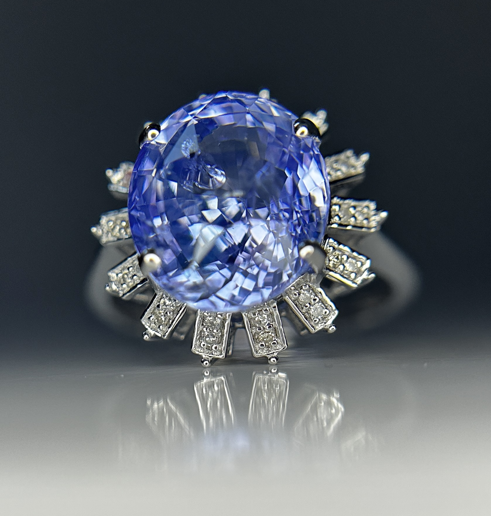 Beautiful 7.90CT Unheated Ceylon Blue Sapphire With Natural Diamonds & 18k Gold