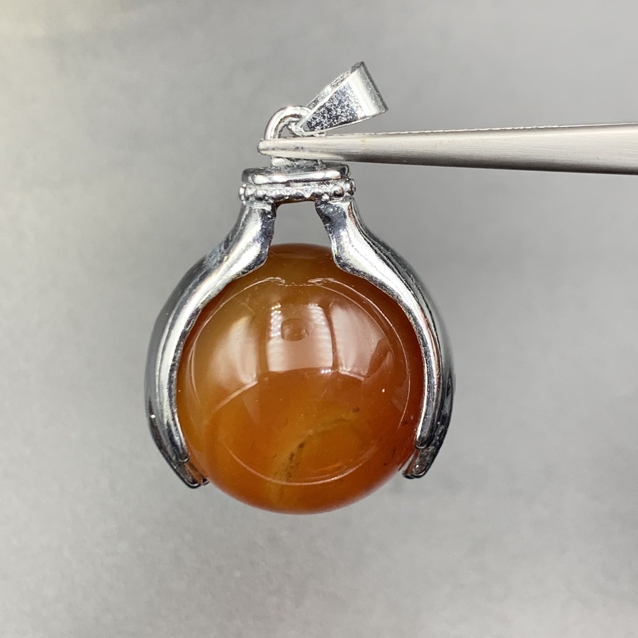74.45Cts Awesome Natural Carnelian Sphere Agate With Holding Hands Stainless Steel Pendant. BCM-5