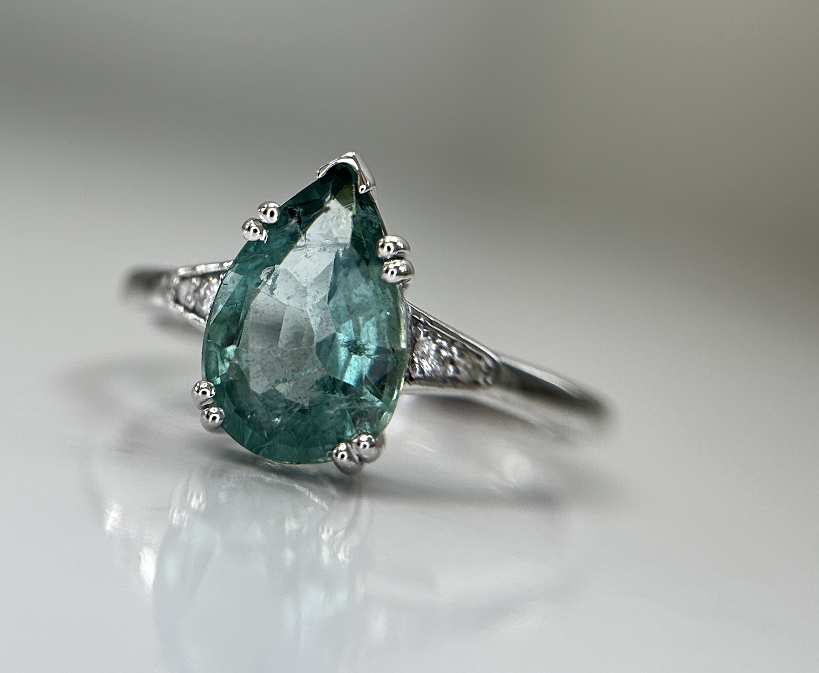 Beautiful Natural Emerald 1.81 CT With Natural Diamonds & 18k Gold