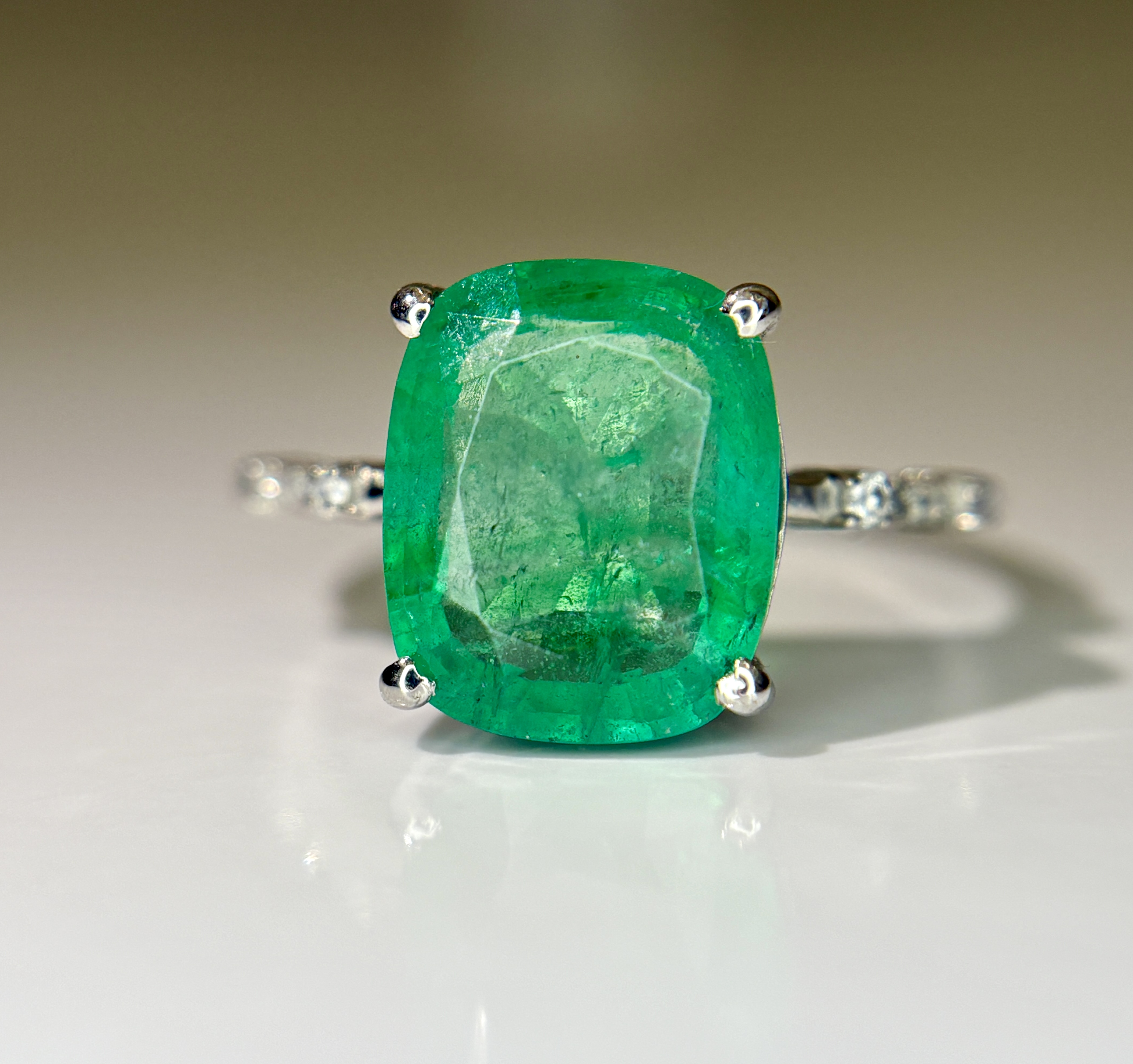 Beautiful 3.40 CT Natural Emerald Ring With Natural Diamonds & Platinum 950