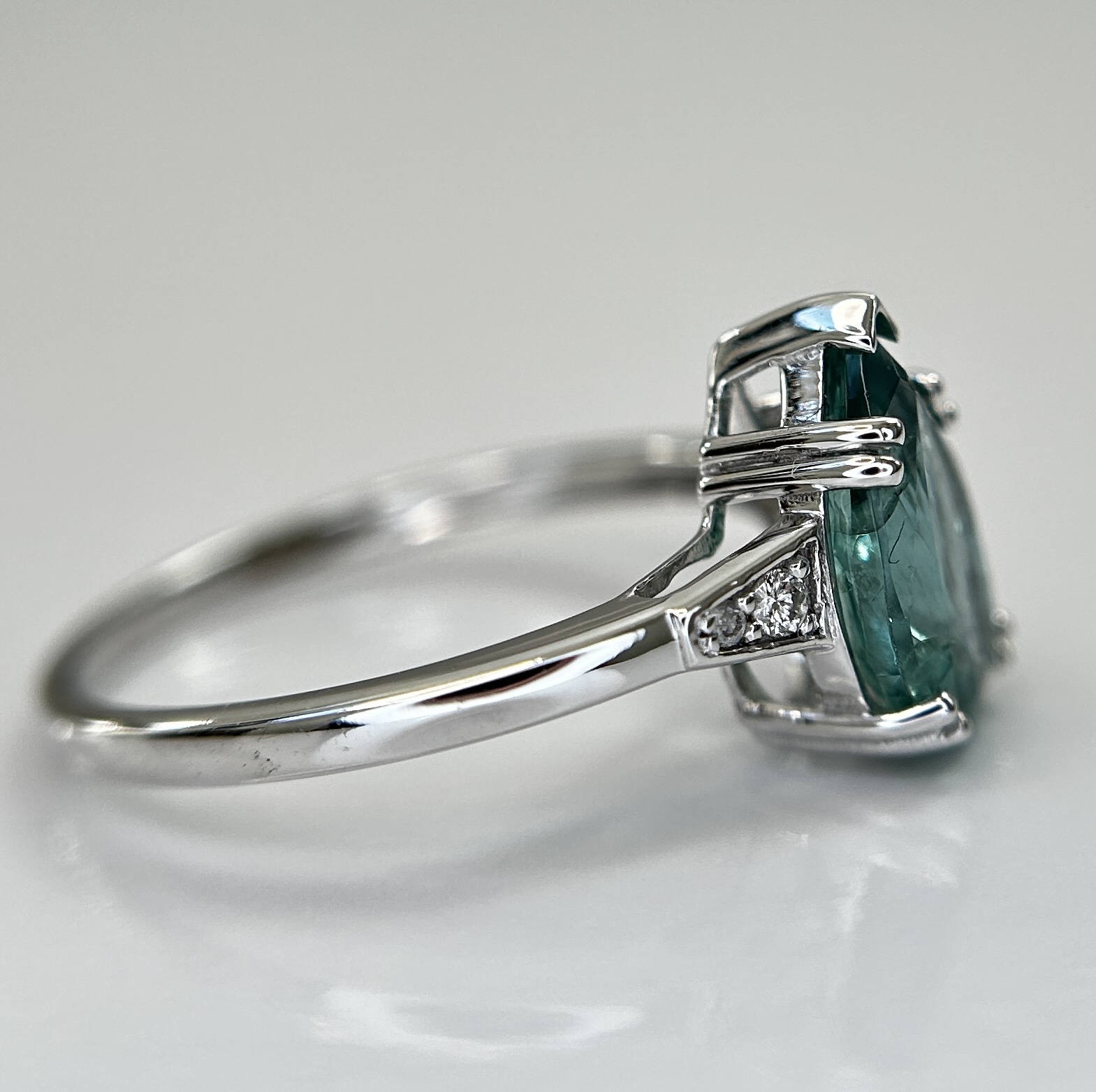 Beautiful Natural Emerald 1.81 CT With Natural Diamonds & 18k Gold