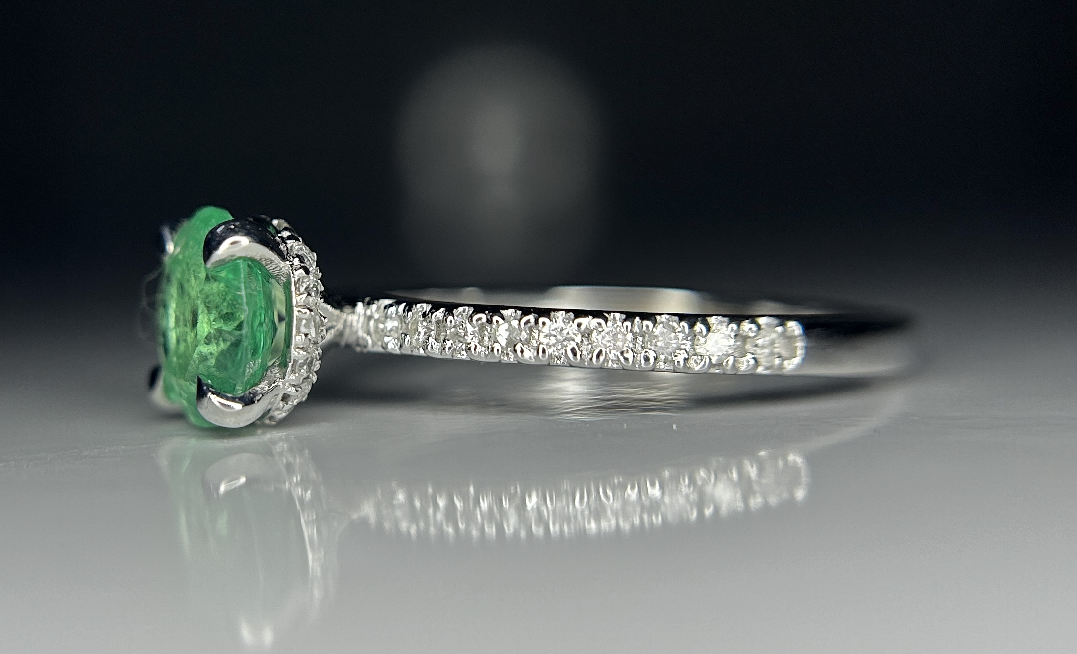 Beautiful 1.03ct Natural Emerald With Natural Diamonds & 18k Gold