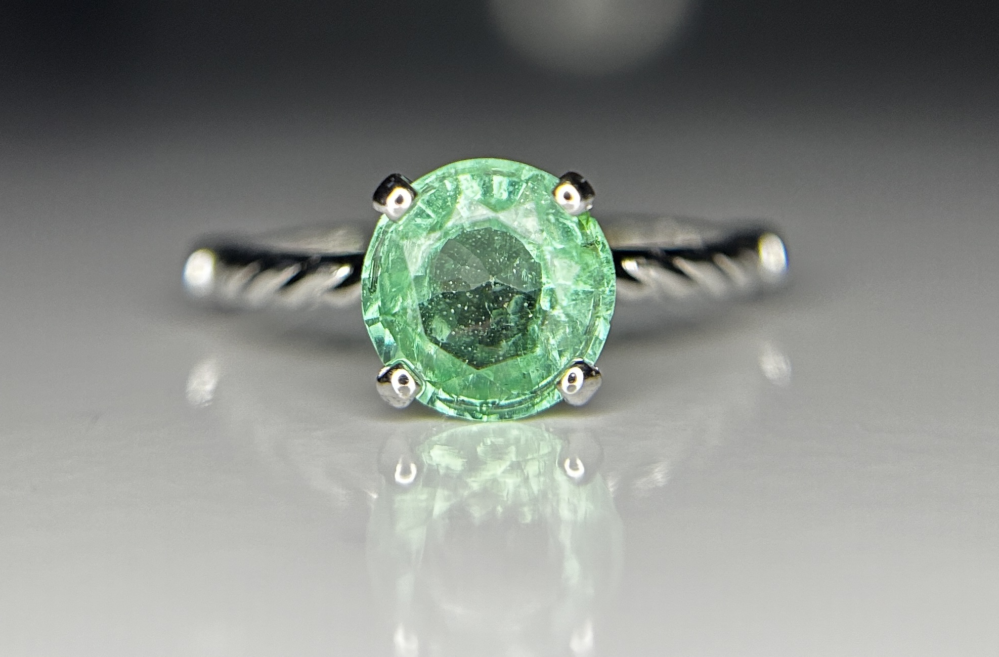 Beautiful 1.35ct Natural Emerald With Natural Diamonds & 18k Gold