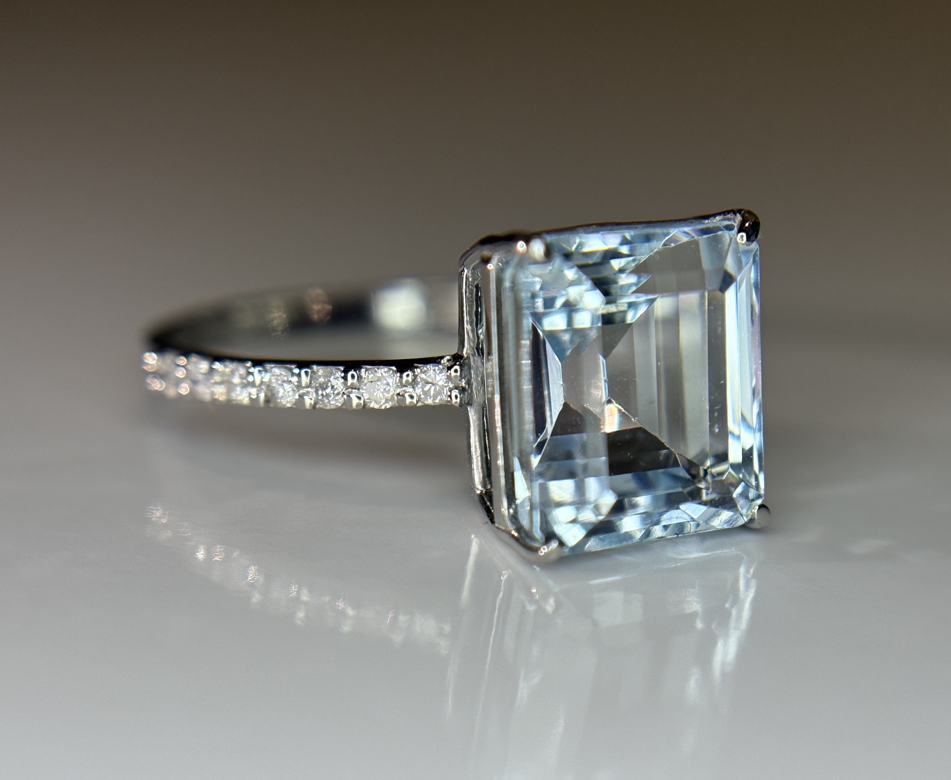 Beautiful 3.34 CT Natural Aquamarine Ring With Natural Diamonds & 950 Platinum