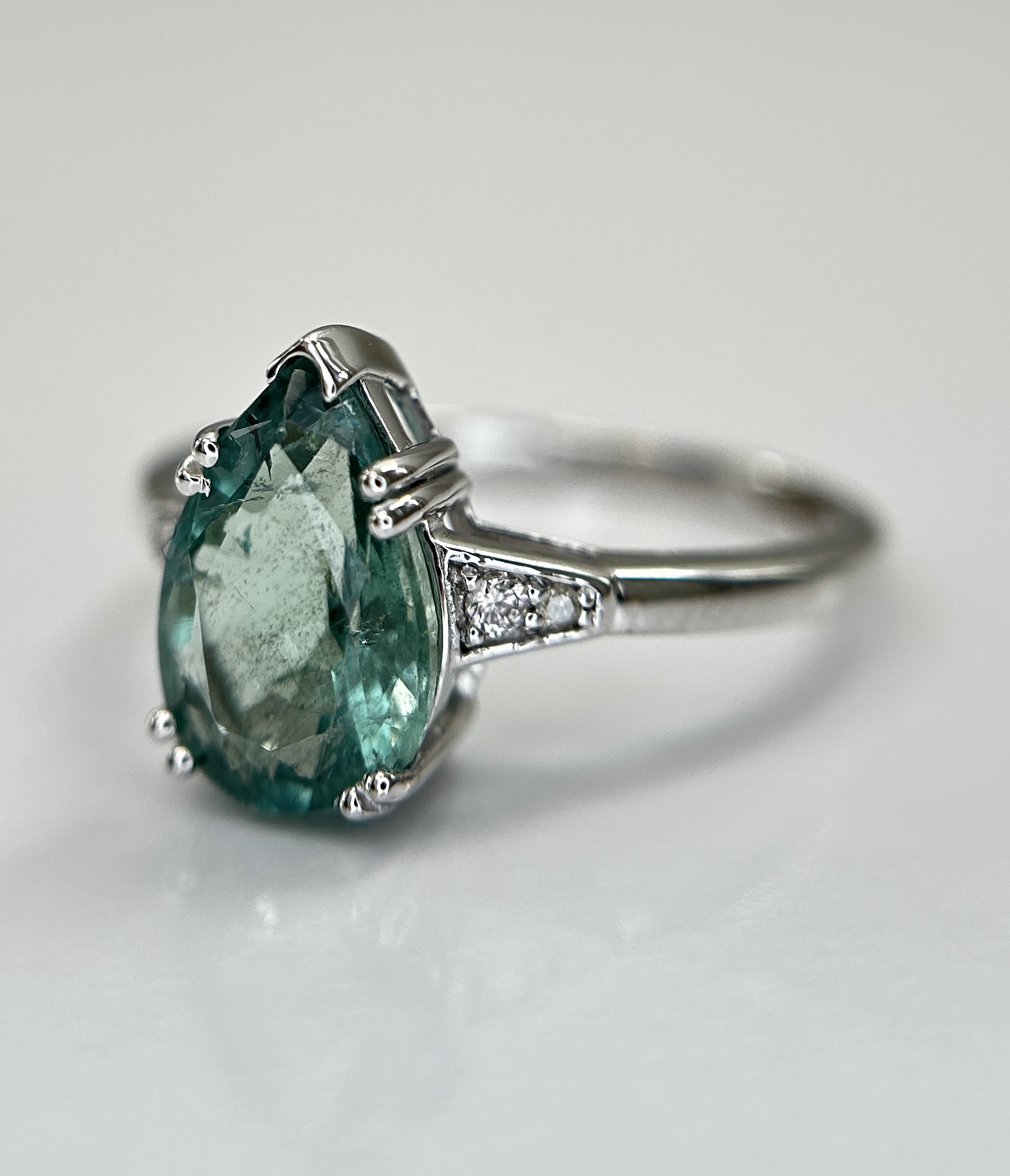 Beautiful Natural Emerald 1.81 CT With Natural Diamonds & 18k Gold