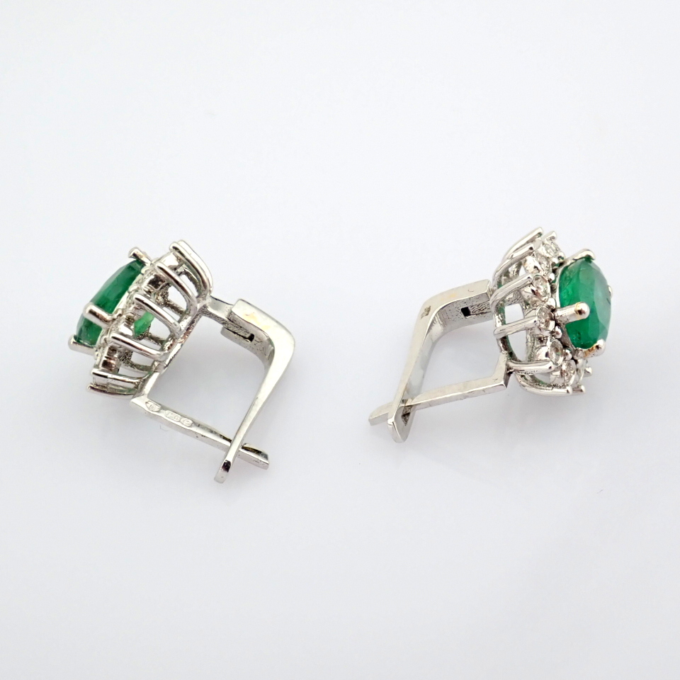 Natural Diamond 18K White Gold Earring