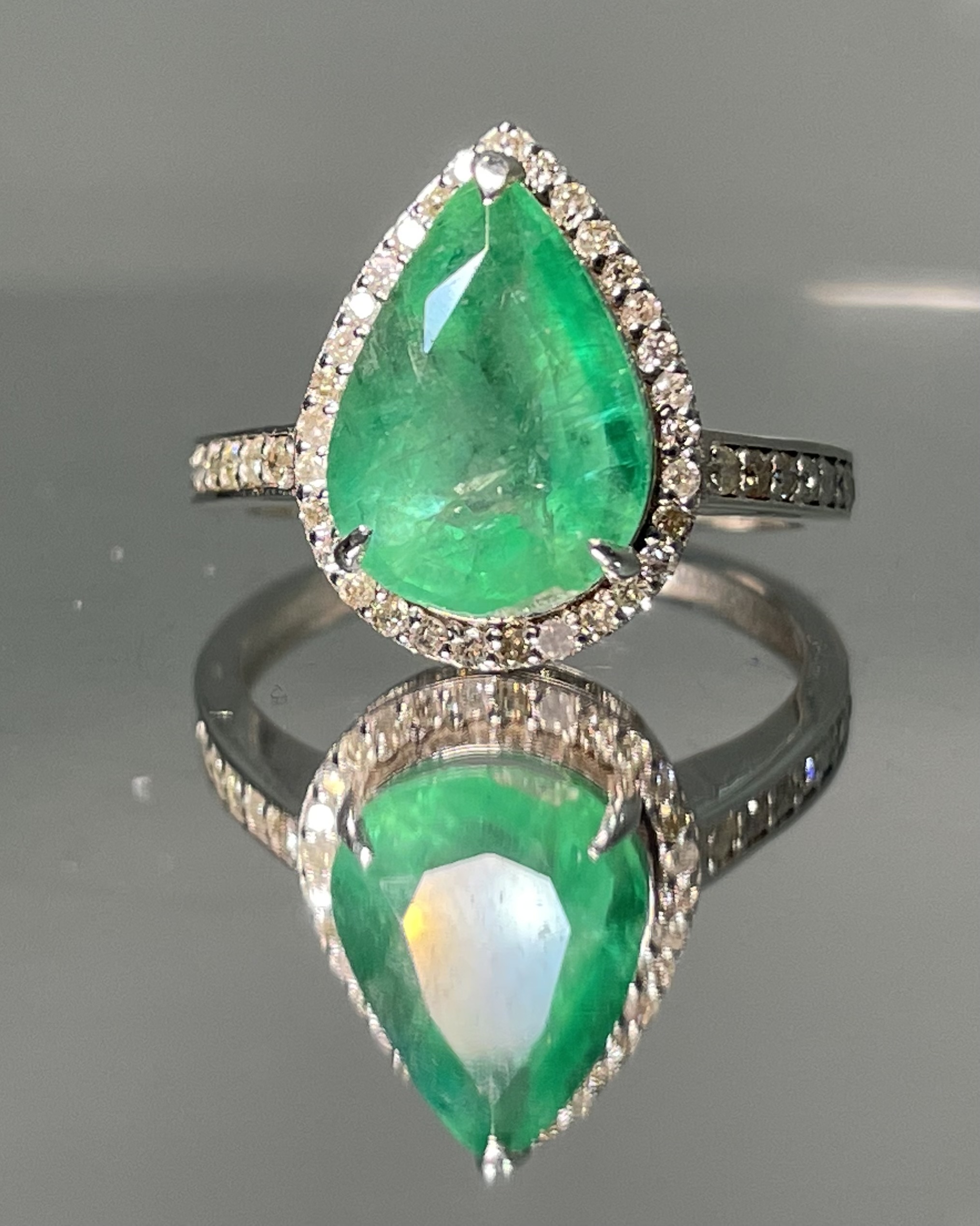 Beautiful 3.06 CT Natural Emerald With Natural Diamonds & 18kGold