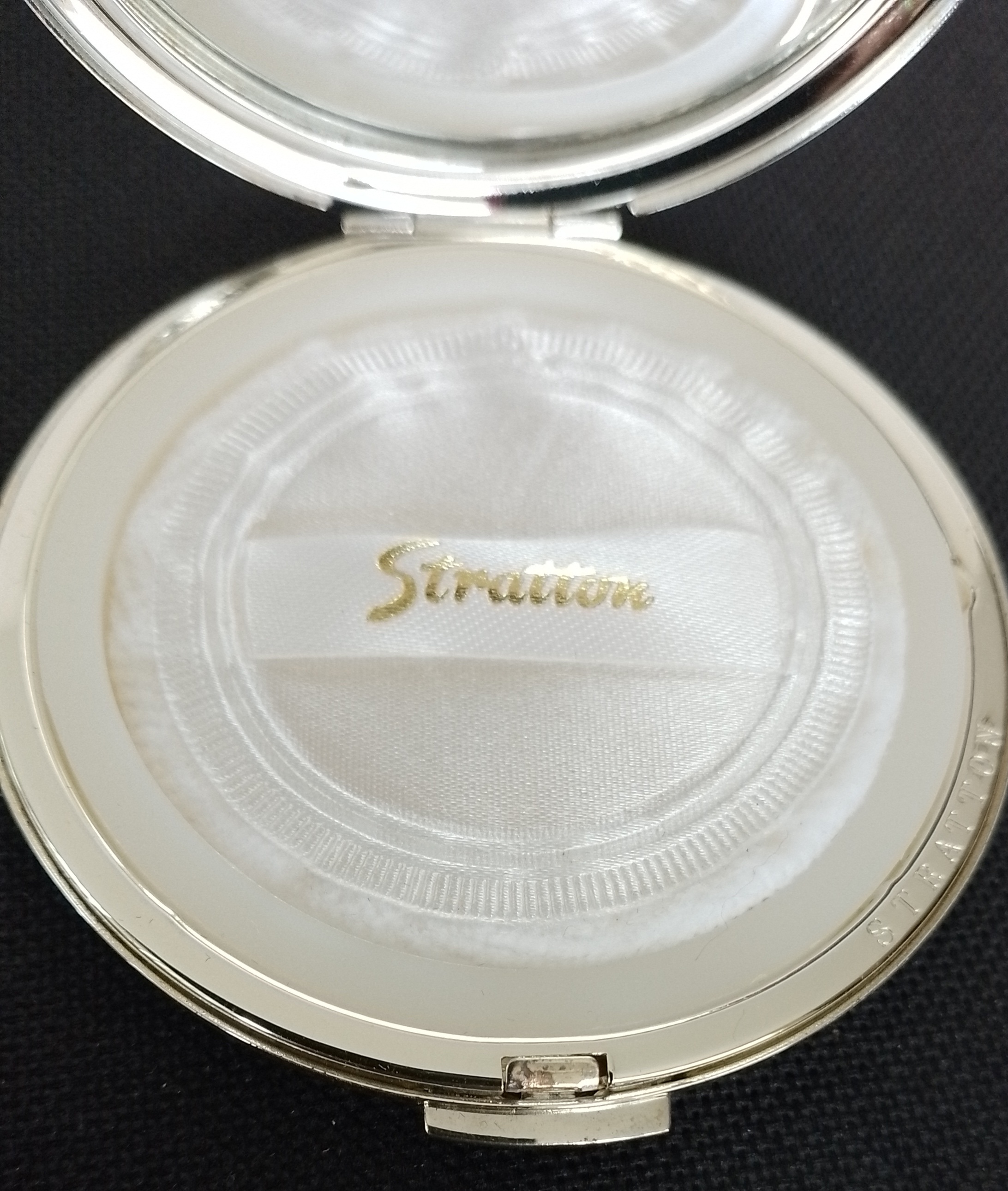 Stratton Silver Decorated Compact