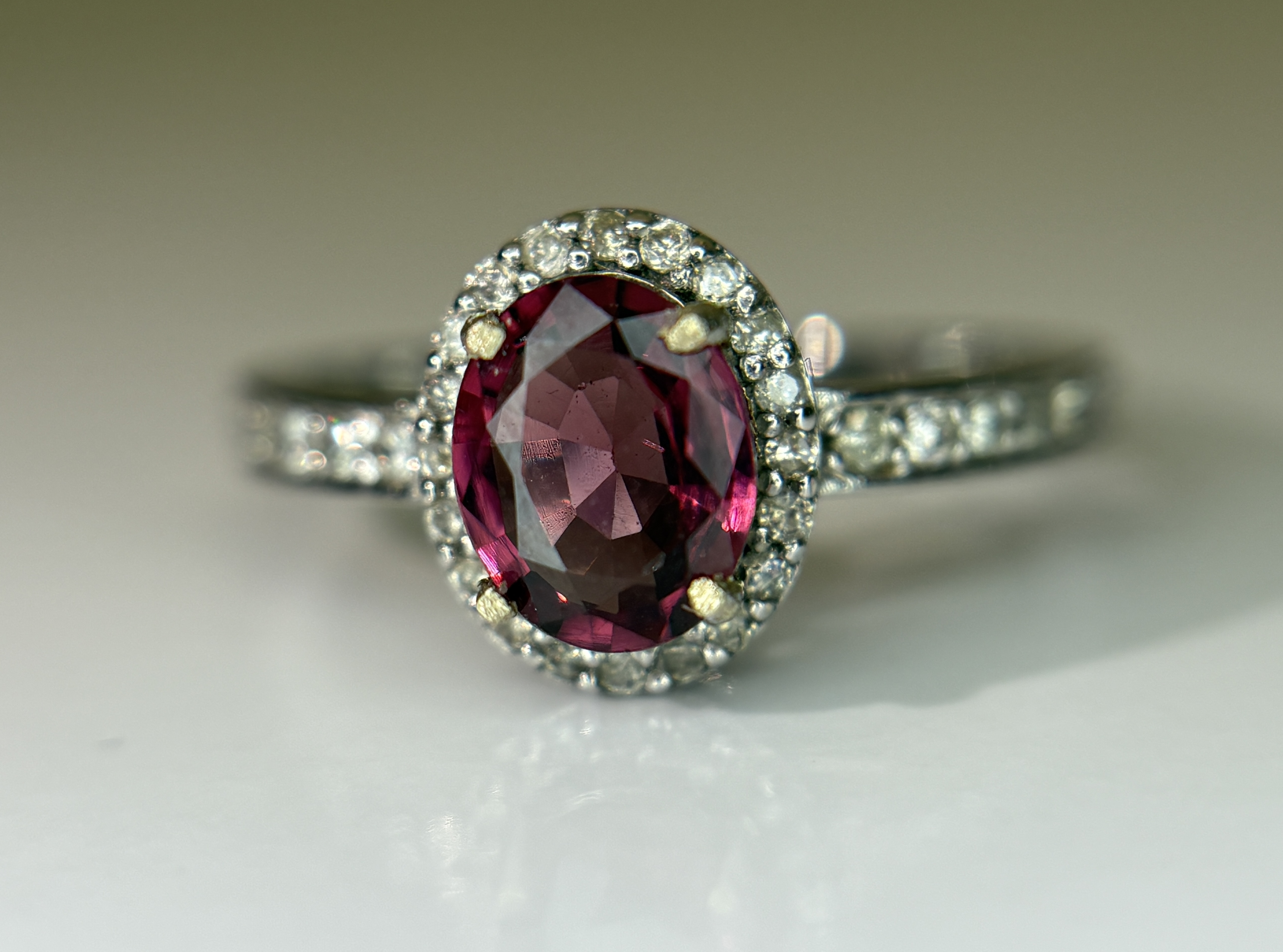Beautiful Natural 1.00 Ct Spinel Ring With Diamonds and 18k Gold
