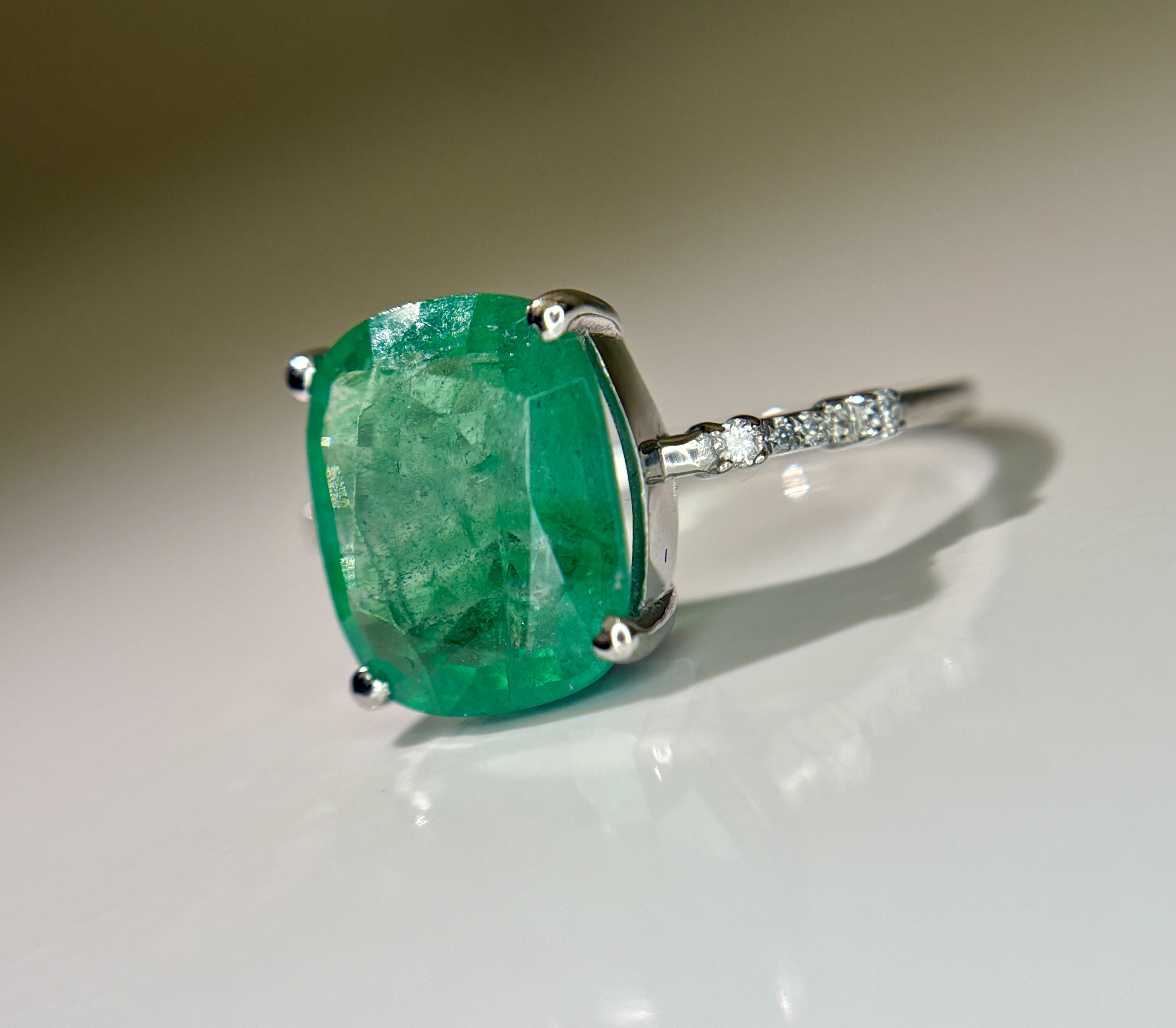 Beautiful 3.40 CT Natural Emerald Ring With Natural Diamonds & Platinum 950