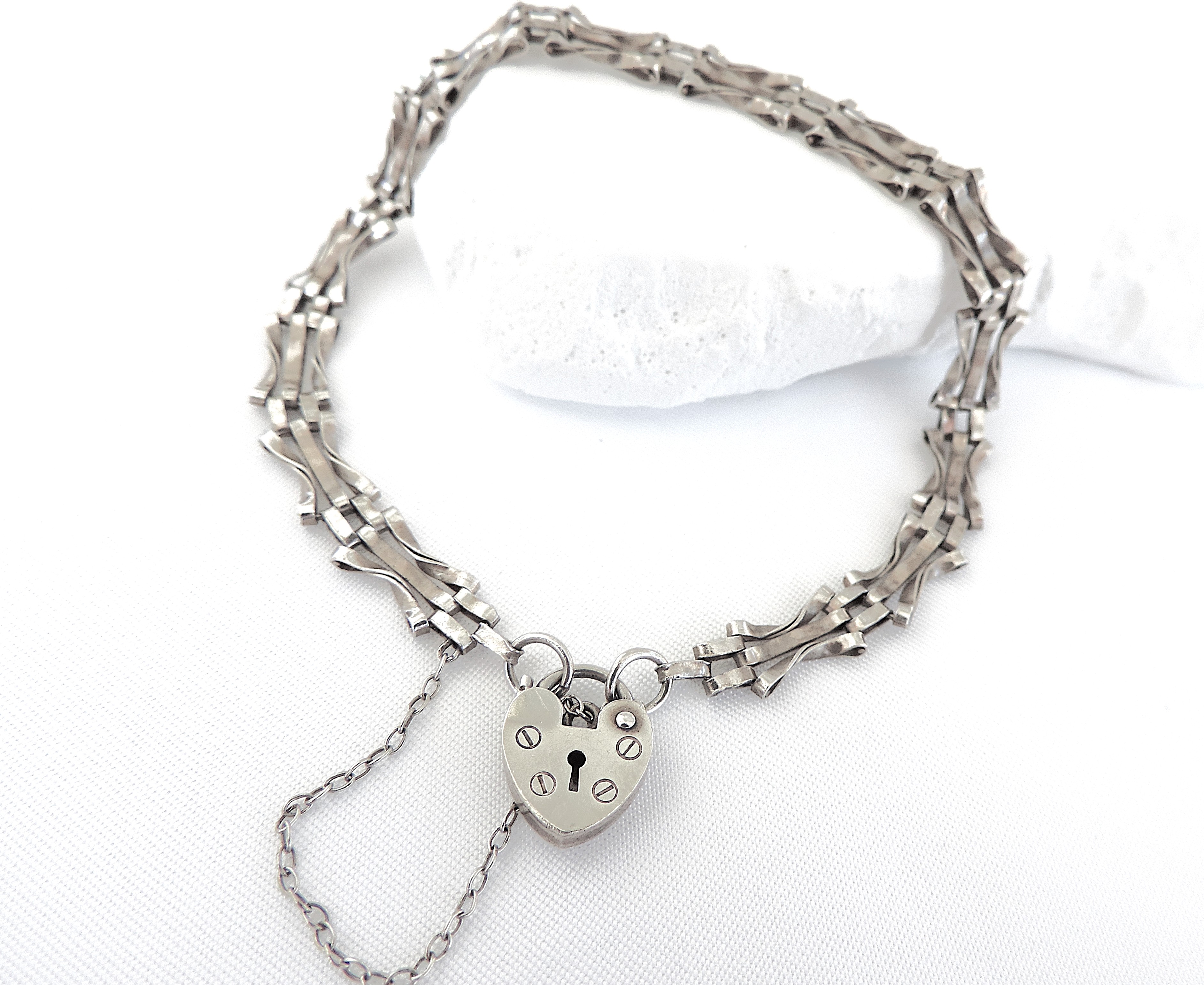 Vintage Sterling Silver Heart Padlock Gate Bracelet
