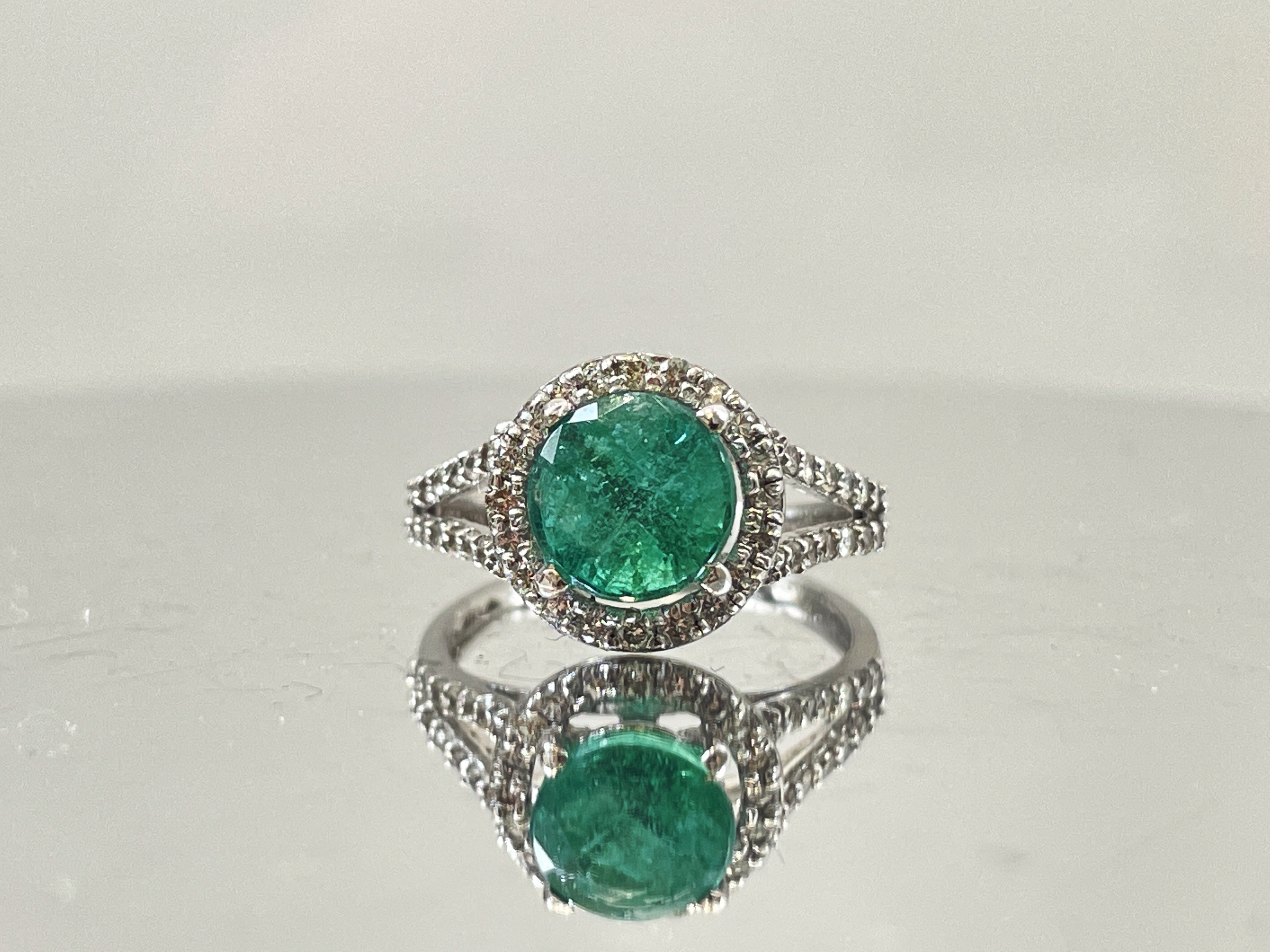 Beautiful 1.96Ct Natural Emerald With Natural Diamonds & 18k Gold