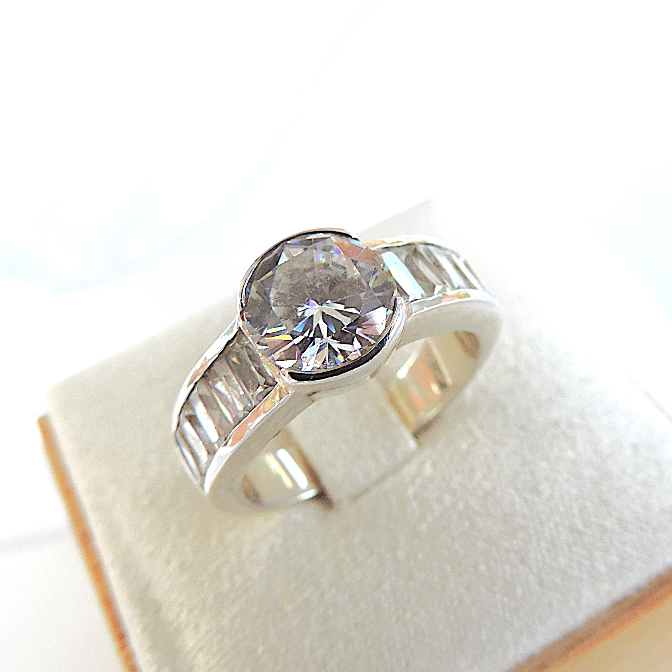 925 Silver 4.5 Carat Moissanite Gemstone Ring