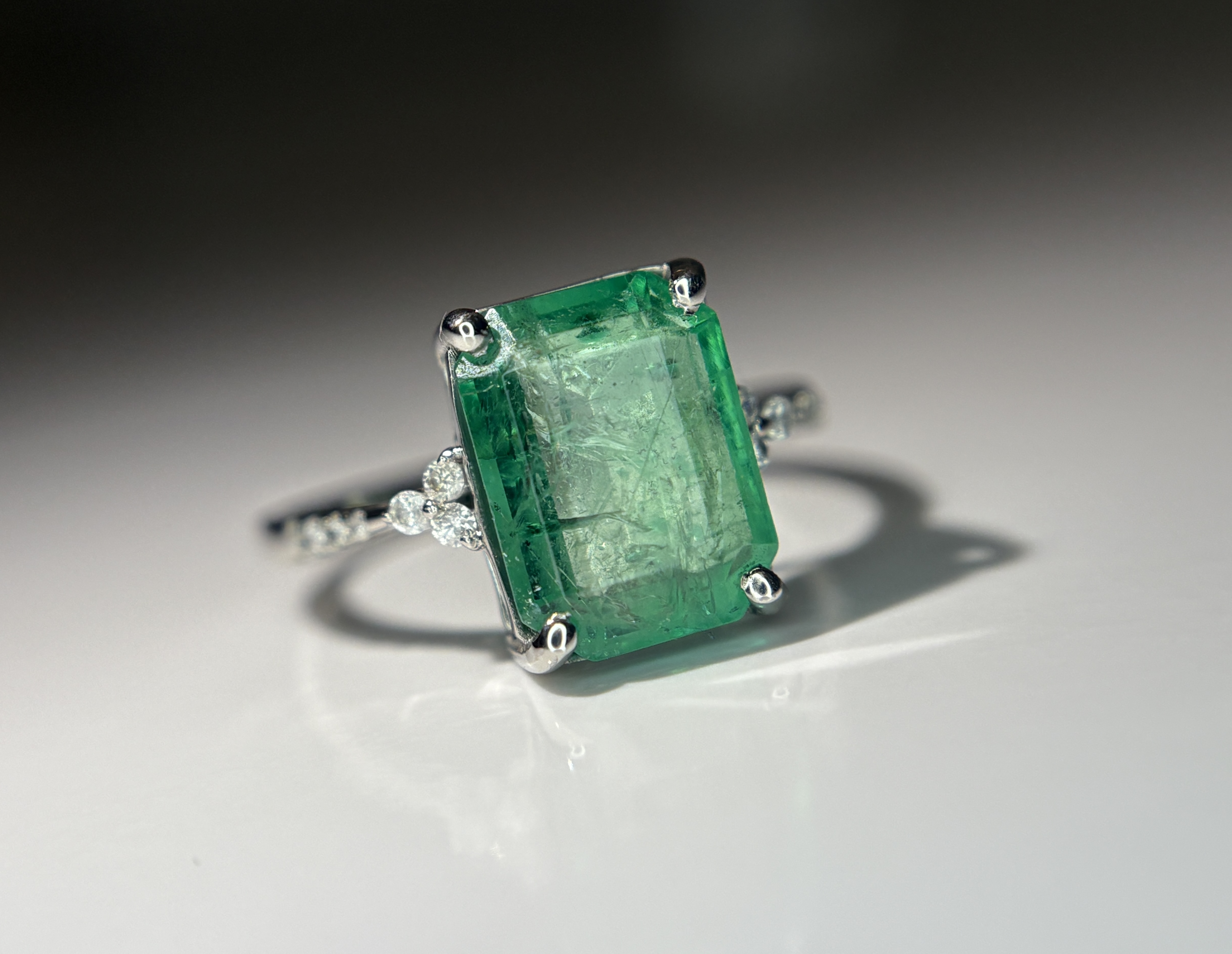 Beautiful 3.15 CT Natural Emerald Ring With Natural Diamonds & Platinum 950