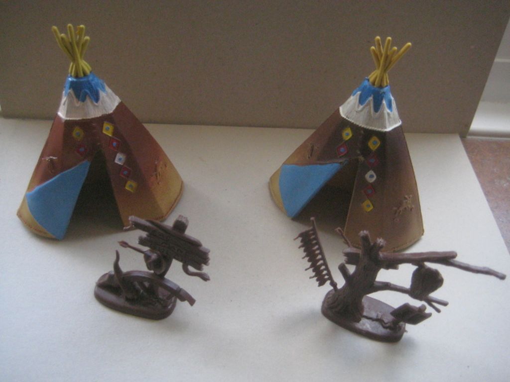 A Group of 4 Vintage Britain's Ltd Plastic Figures