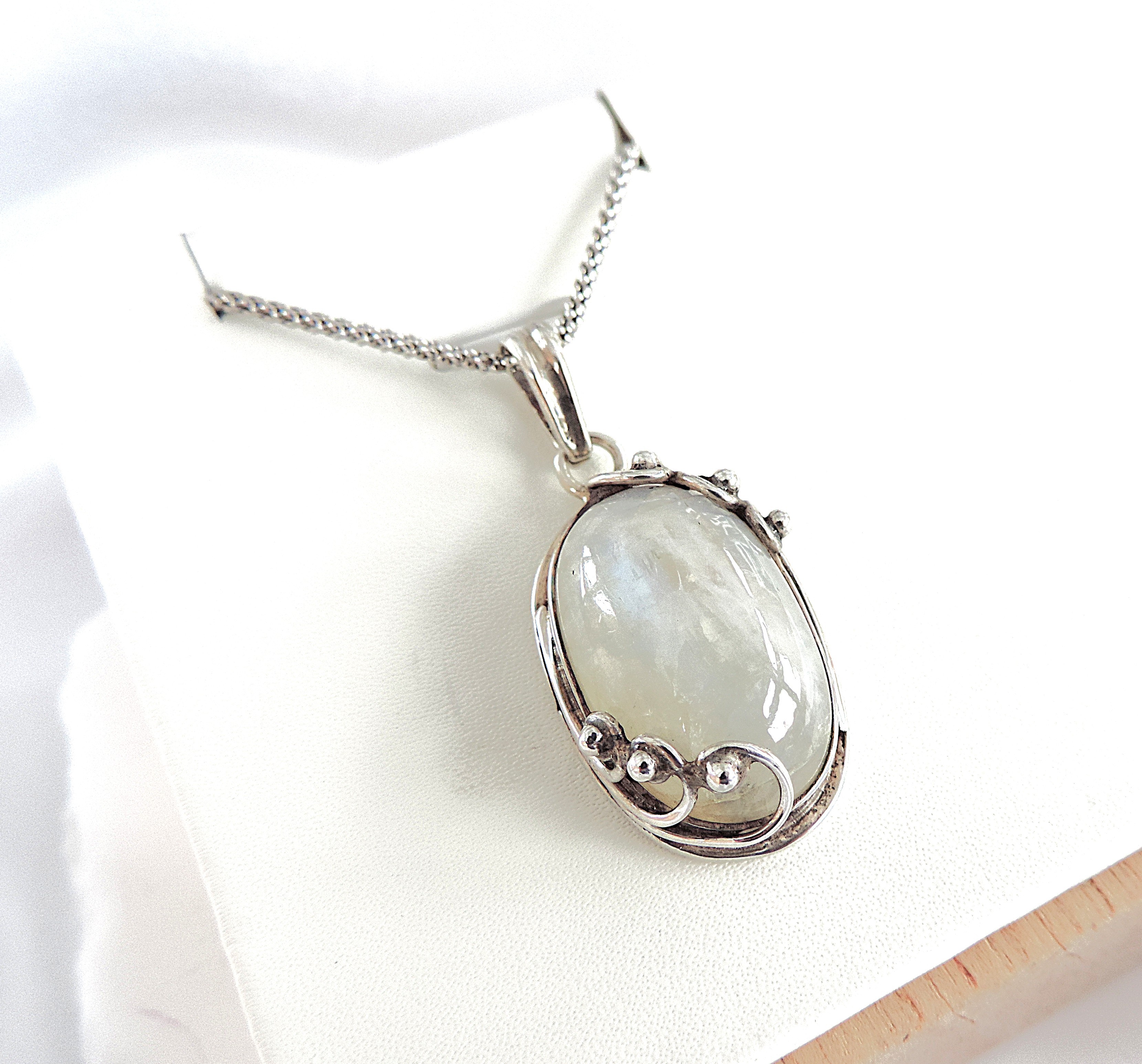  Vintage Artisan 925 Sterling Silver Cabochon Moonstone Necklace