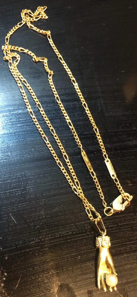 Carrera Y Carrera 18ct Yellow Gold Hand Necklace Pendant 7 Diamonds Pearl Spain
