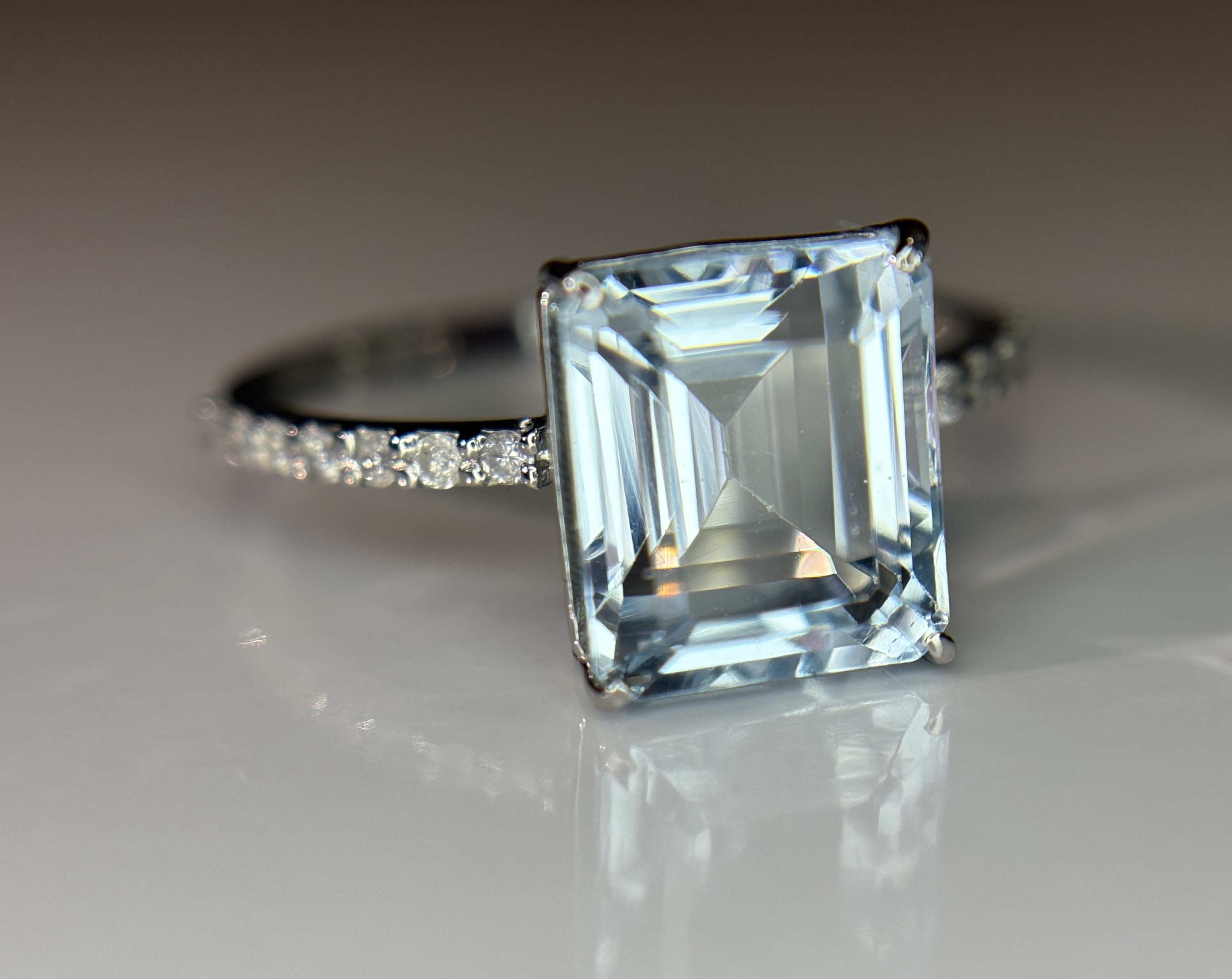 Beautiful 3.34 CT Natural Aquamarine Ring With Natural Diamonds & 950 Platinum
