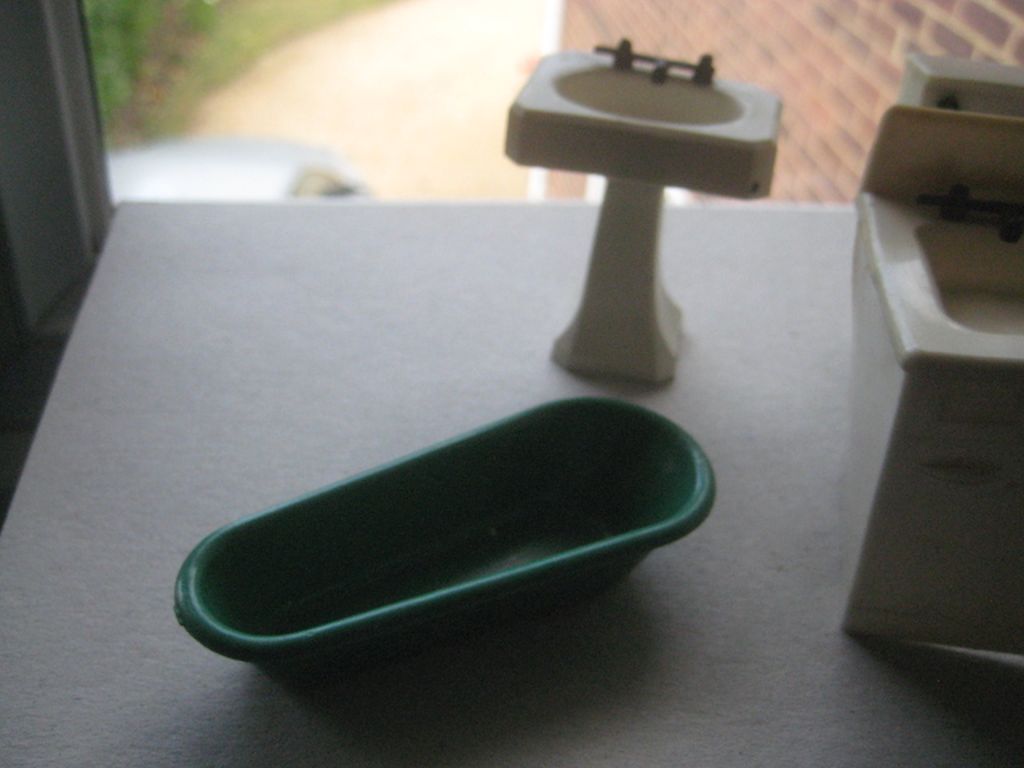 Vintage Dolls House Plastic Bathroom Suite