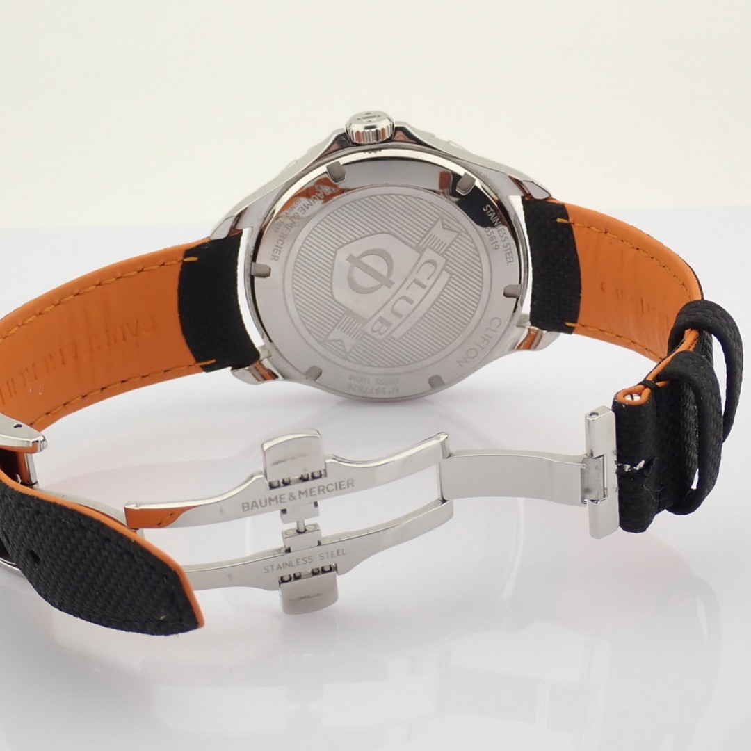 Baume & Mercier /  Clifton Club - Gentlmen's Steel Wrist Watch