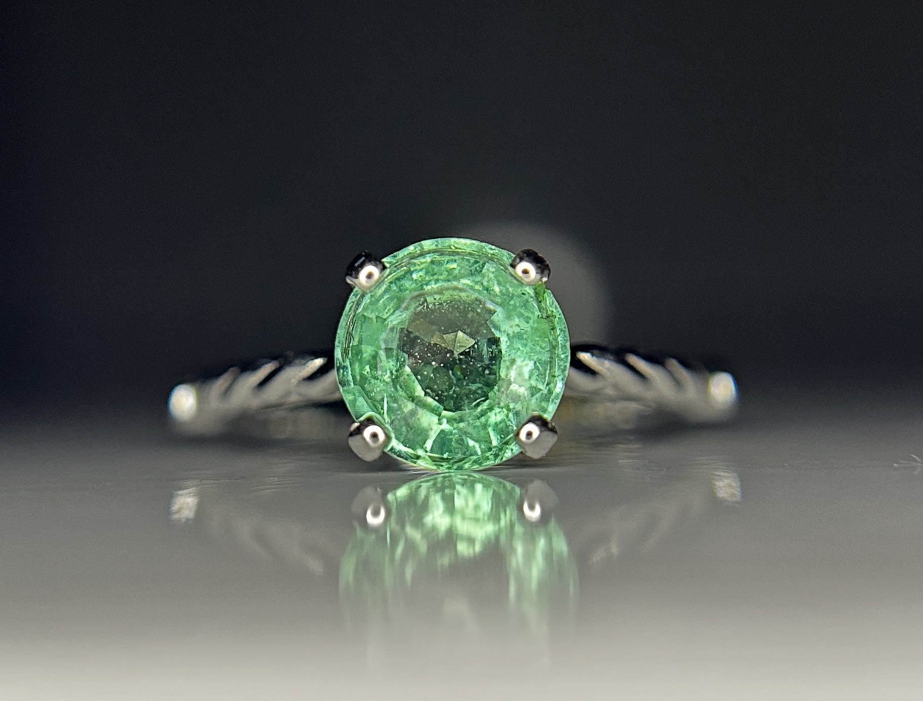 Beautiful 1.35ct Natural Emerald With Natural Diamonds & 18k Gold