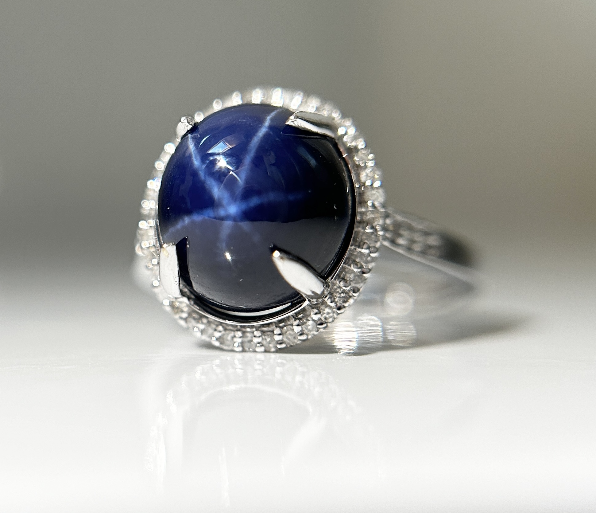 Beautiful 8.63 CT Unheated Ceylon Star Blue Sapphire With Natural Diamonds & 18k Gold