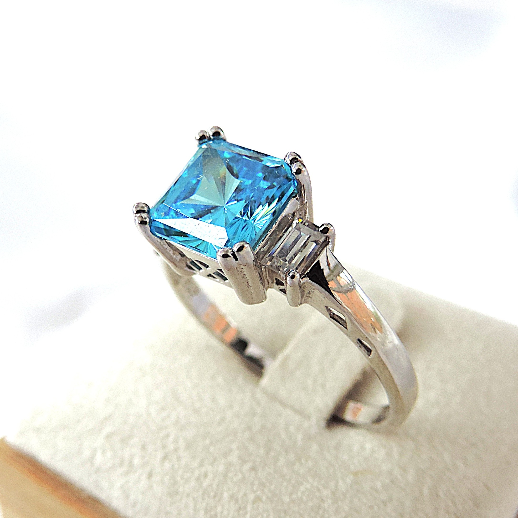 925 Silver Swiss Blue 2.75 Carat Topaz Gemstone Ring 'NEW'