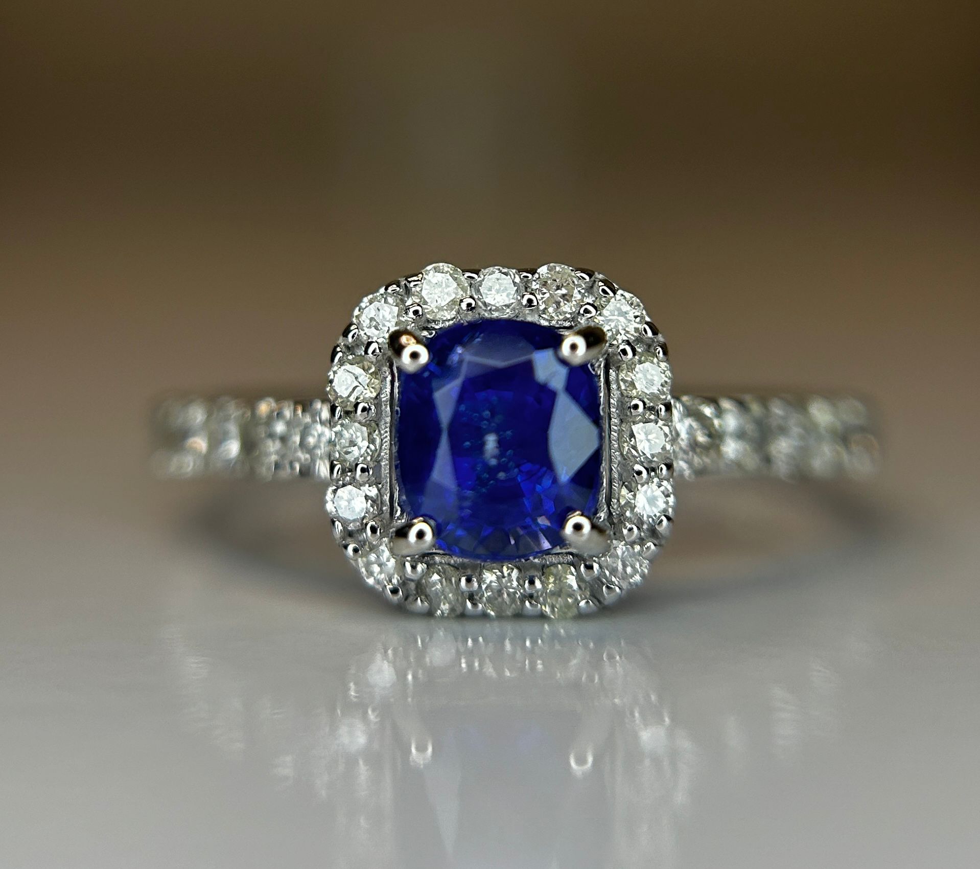 Beautiful Natural Ceylon Royal Blue Sapphire W Natural Diamonds & 18k Gold