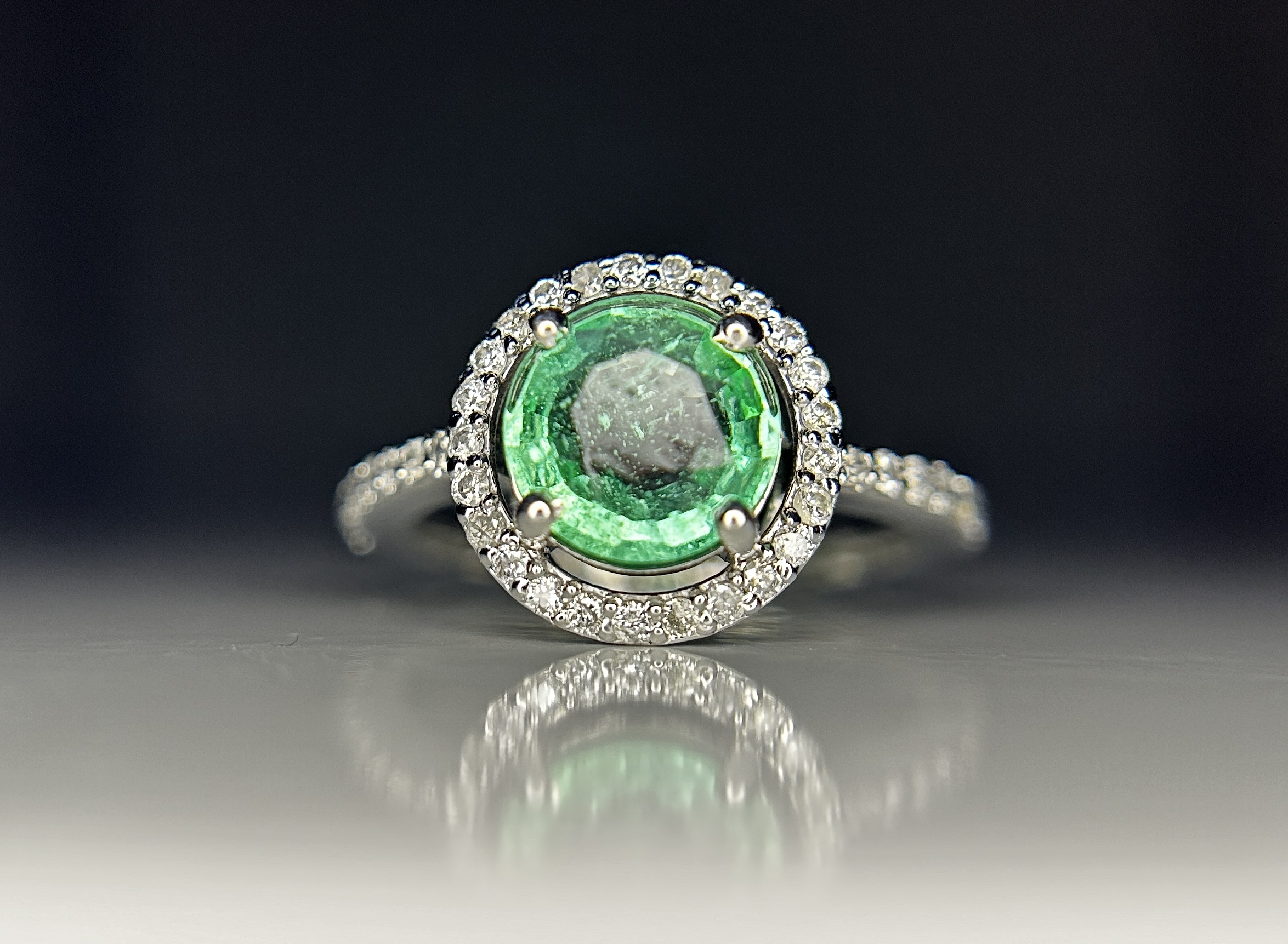 Beautiful 2.07 ct Natural Emerald With Natural Diamonds & 18k Gold