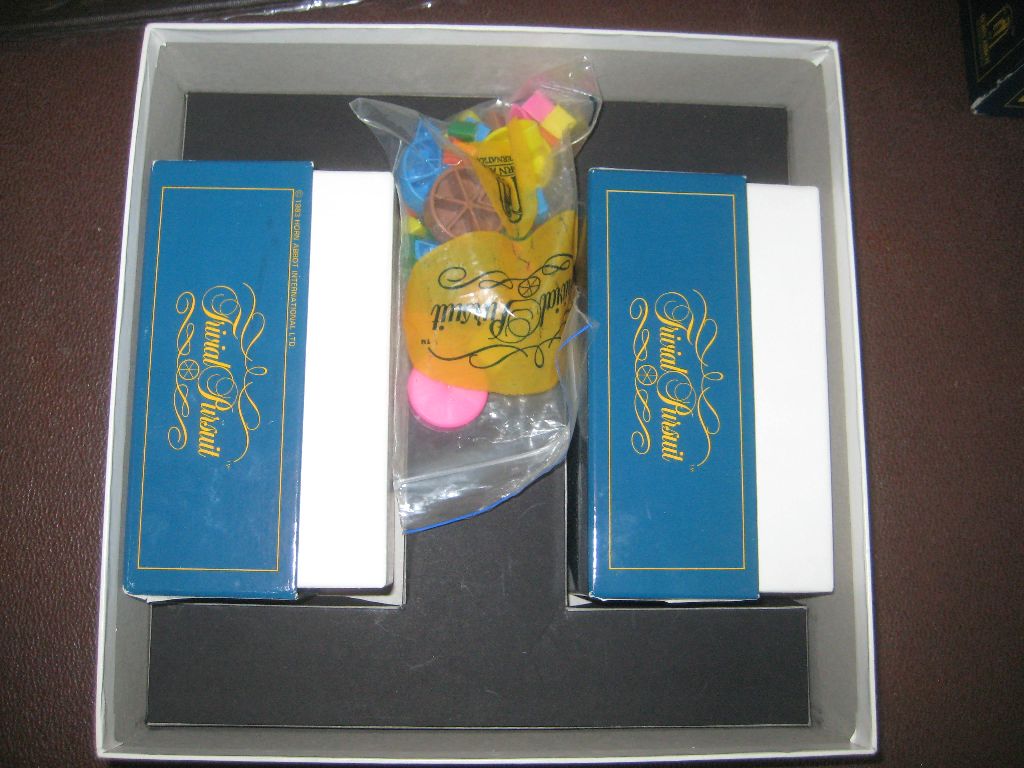 Trivial Pursuit Master Game-Genus Edition Board Game