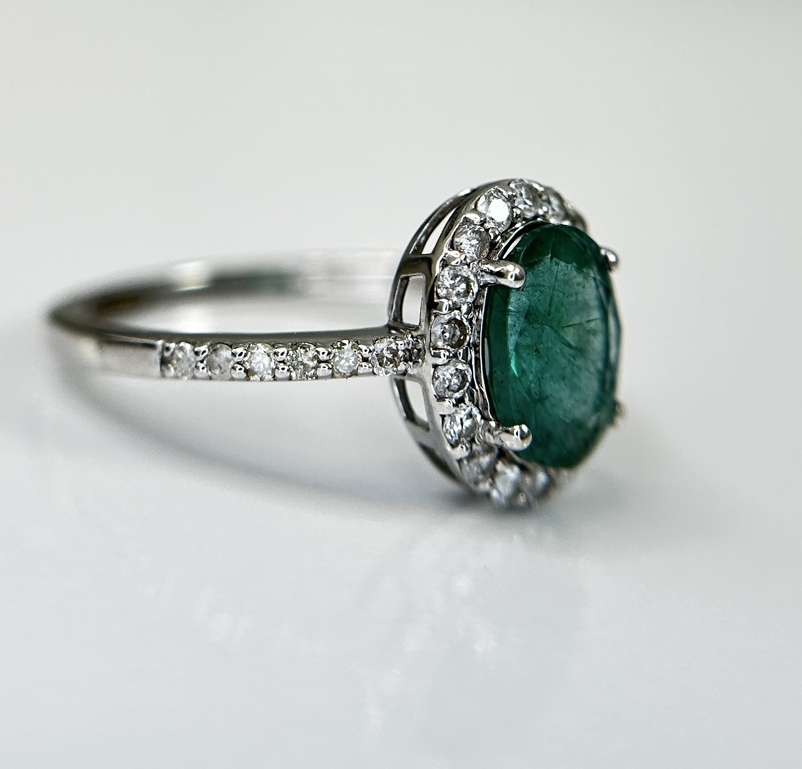 Beautiful Natural Emerald 1.22CT With Natural Diamonds & 18k Gold
