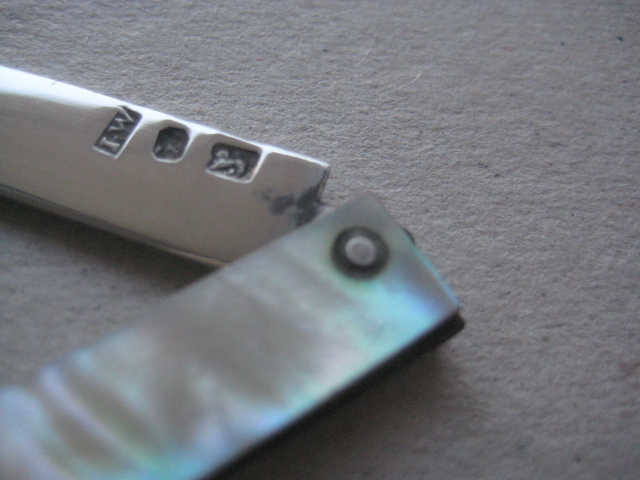 George III Mother of Pearl Hafted Silver Scimitar Bladed Folding Fruit Knife, c1784