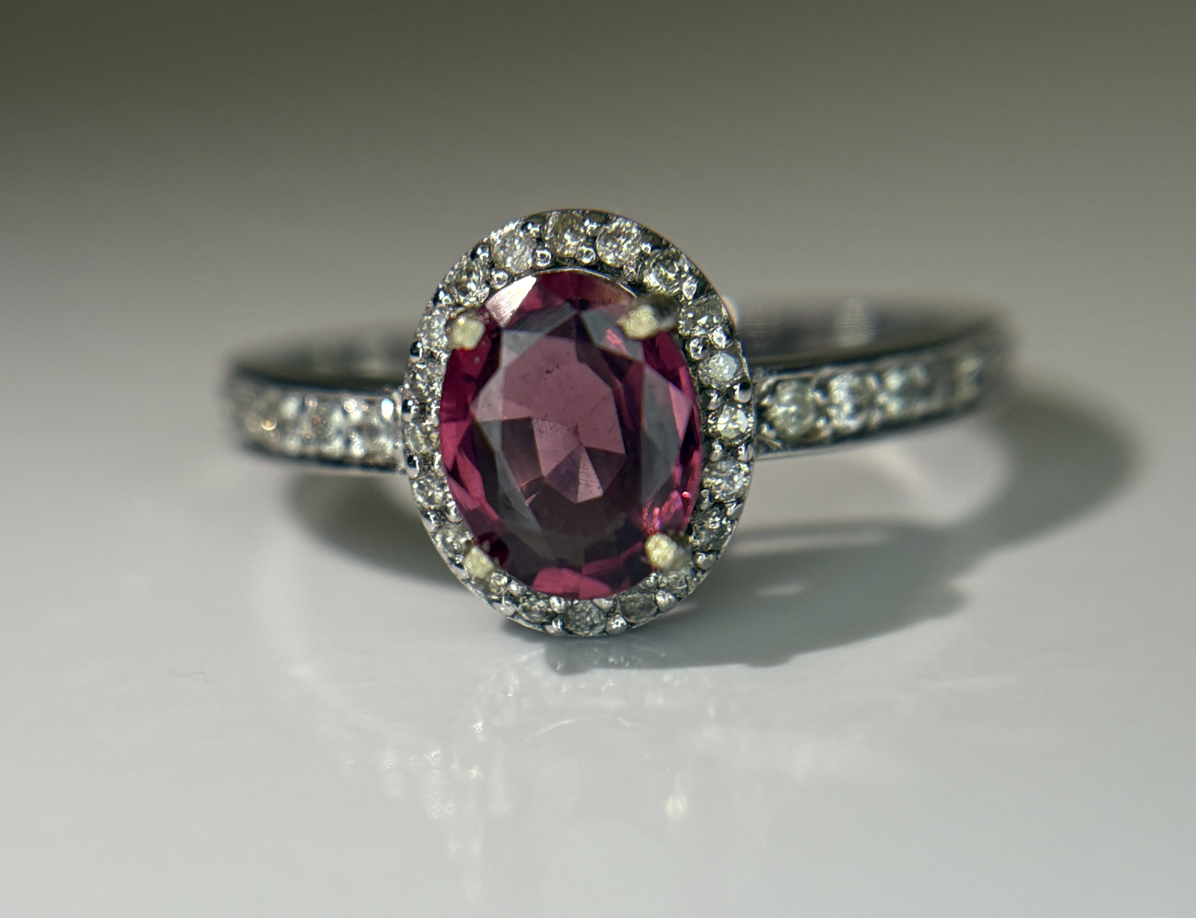 Beautiful Natural 1.00 Ct Spinel Ring With Diamonds and 18k Gold