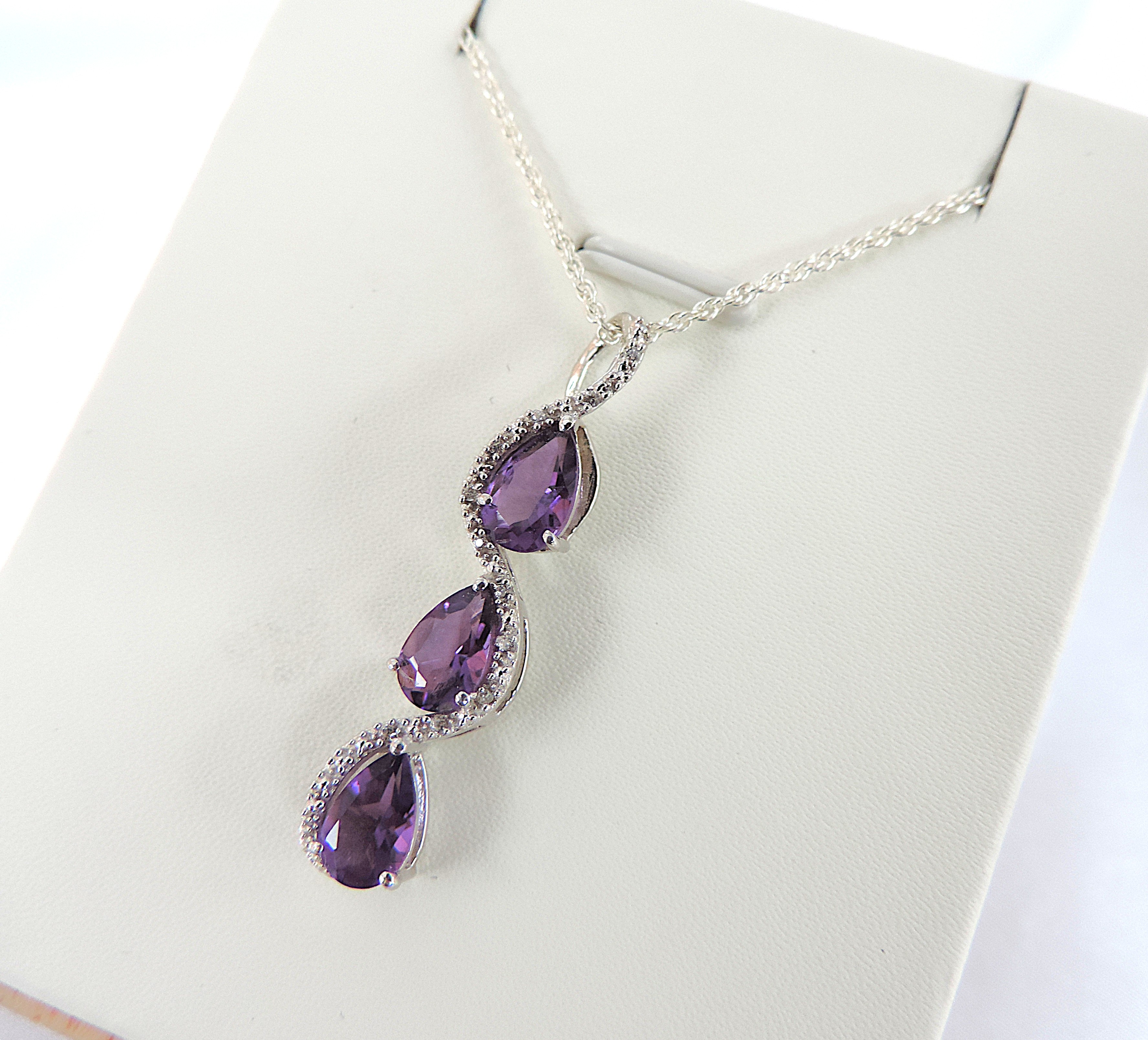 925 Silver 2.55 Carat Trilogy Amethyst Gemstone Necklace 'New with Gift Box'