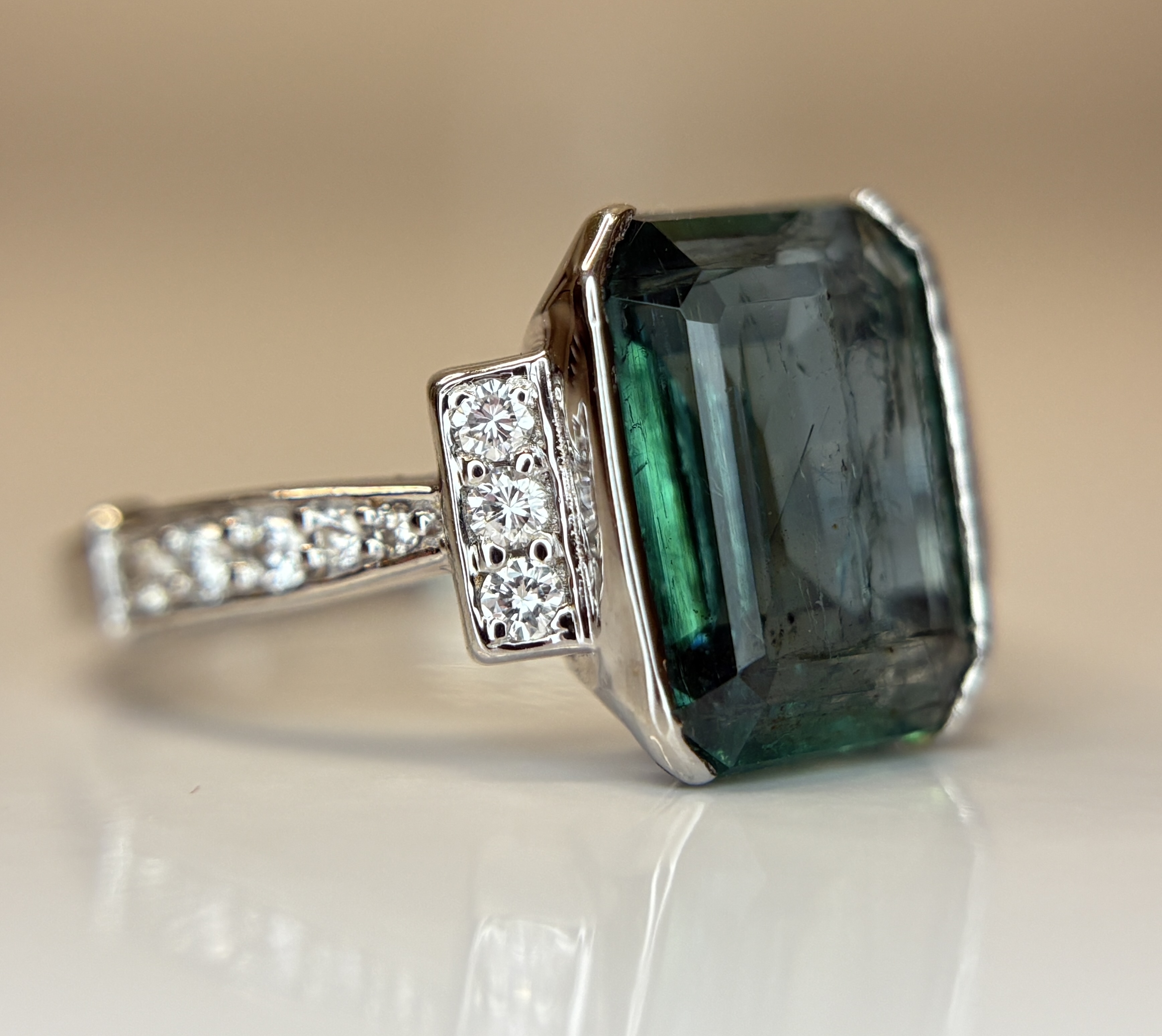 Beautiful 2.45 CT Natural Emerald With Natural Diamonds & 18k Gold