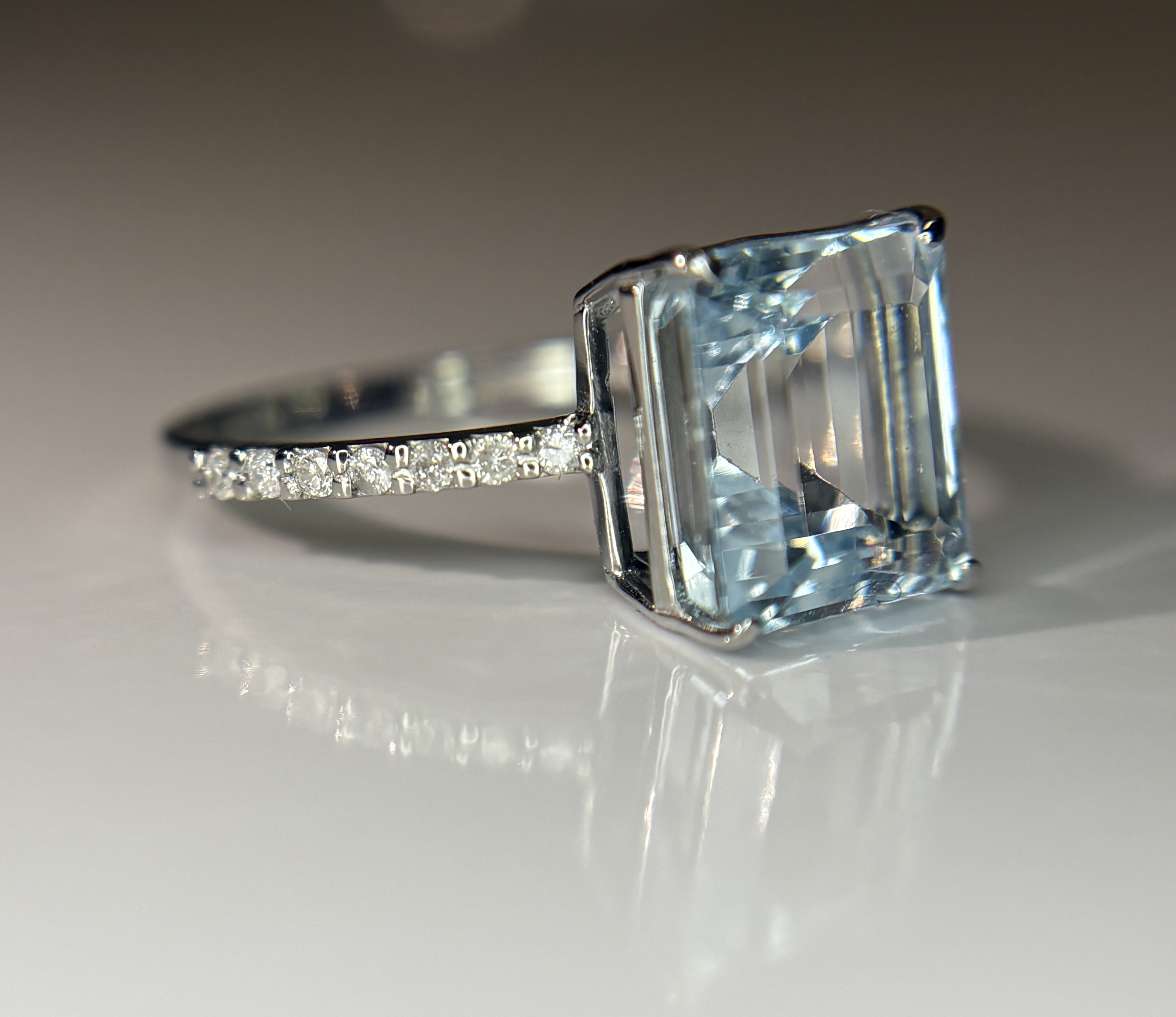 Beautiful 3.34 CT Natural Aquamarine Ring With Natural Diamonds & 950 Platinum
