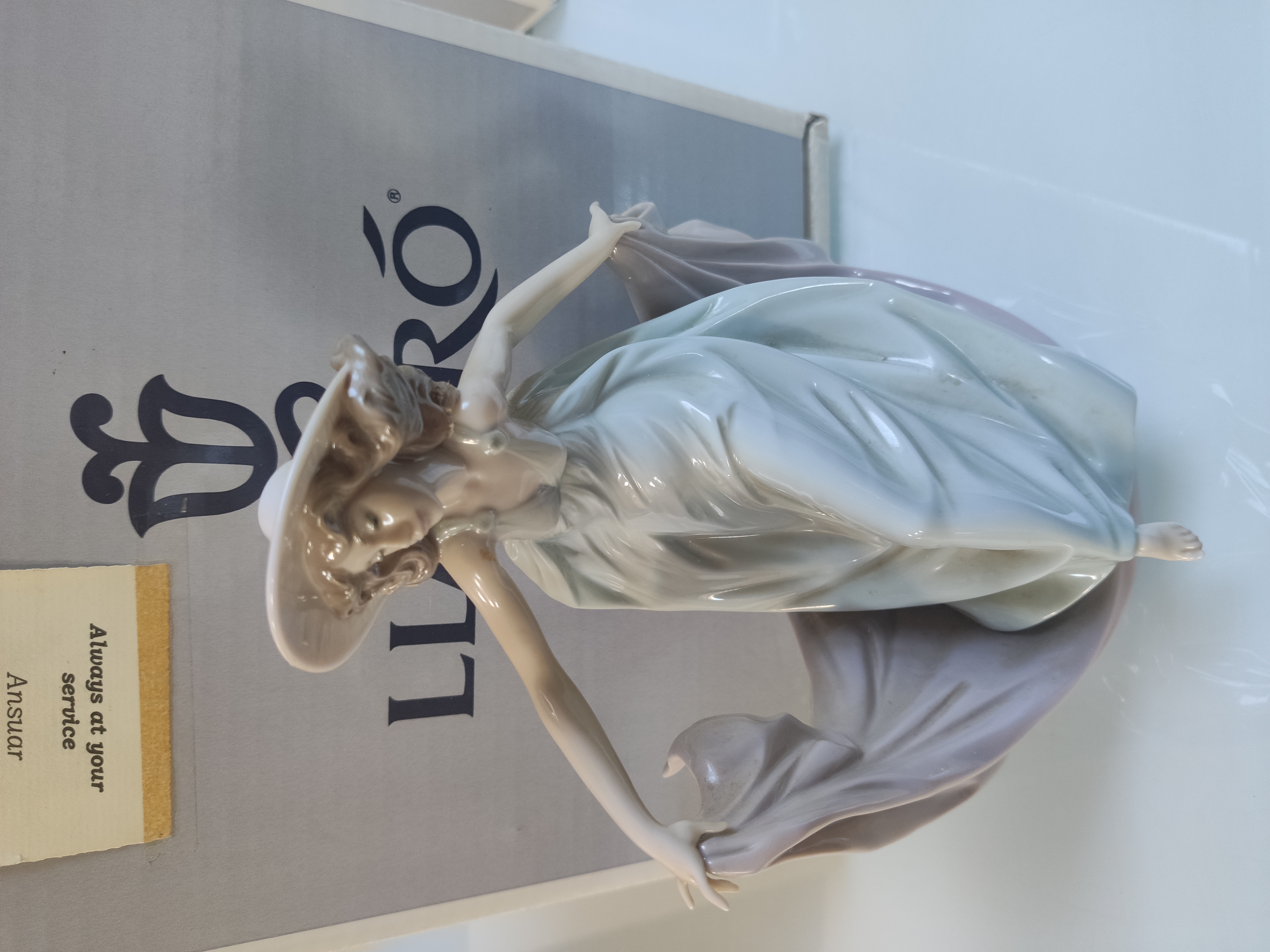 Lladro May Dance – Tela Al Viento Rosa 5662 with original box.