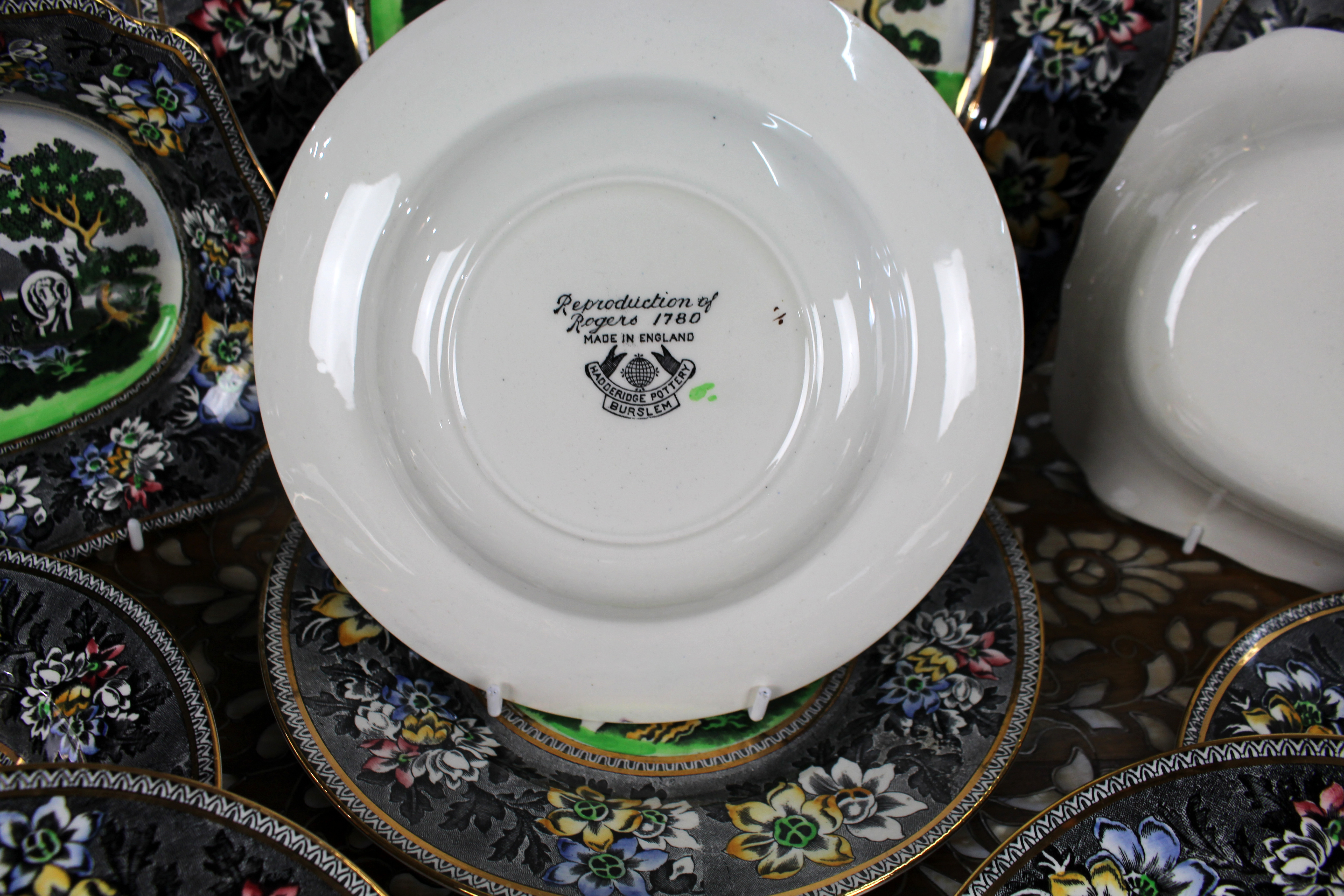 Hatterbridge Pottery Chinoiseries Rogers 20-Piece Dinner Service