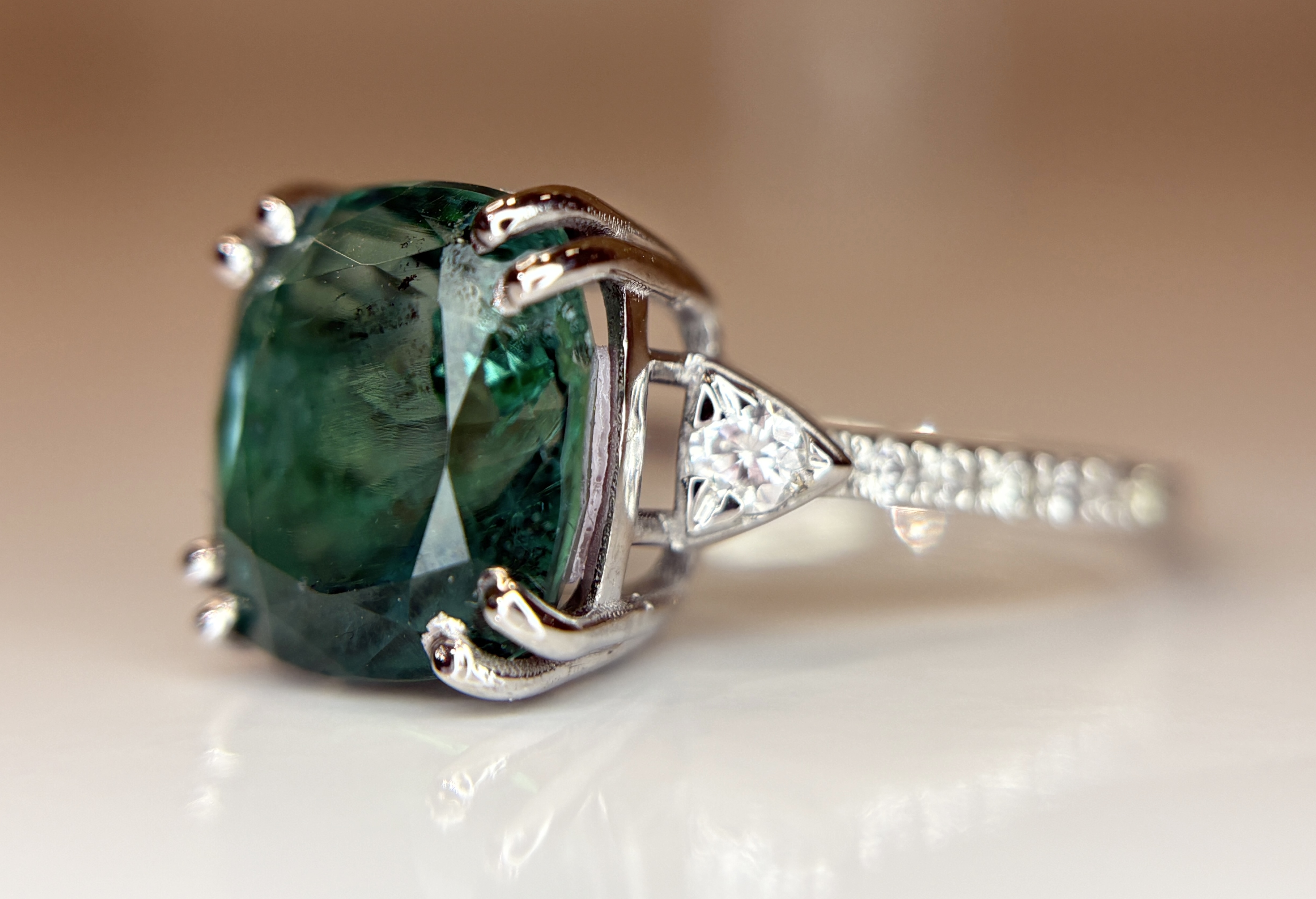 Beautiful Natural Emerald 4.75 CT With Natural Diamonds & 18k Gold