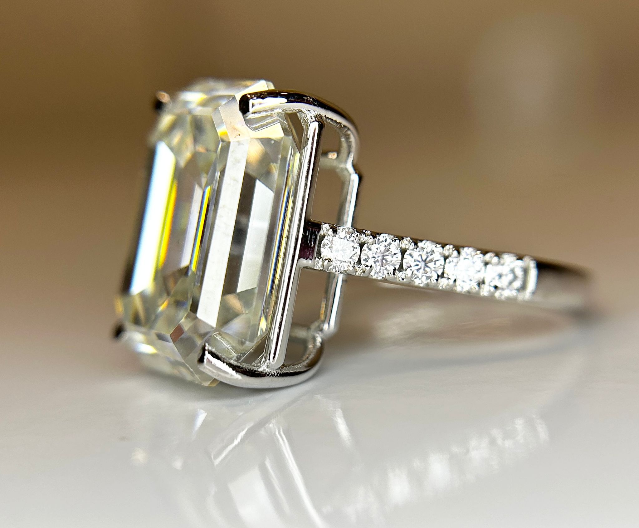 Beautiful 12.08CT Mossanite Ring With 18k Gold