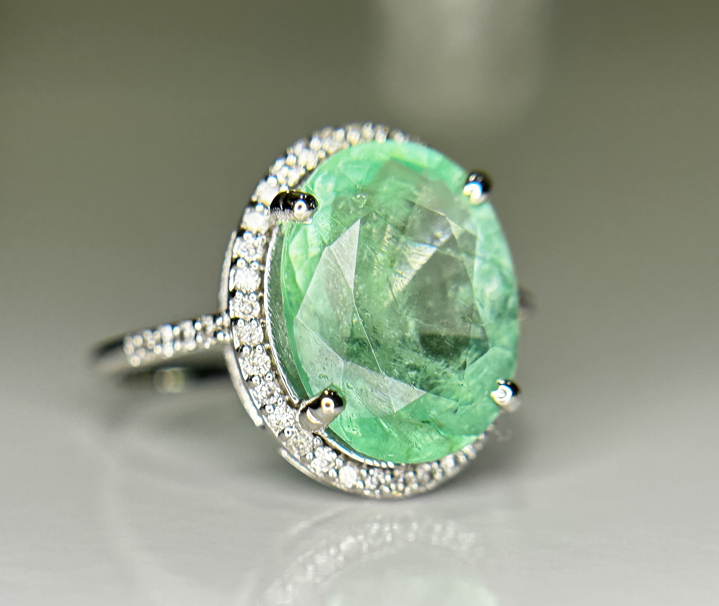 Beautiful 4.24CT Untreated Natural Columbian Emerald Ring, Diamonds & 18k Gold