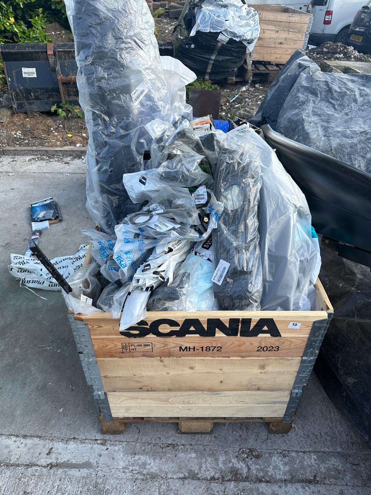 Pallet of Miscellaneous Car Parts Automotive Body Parts RRP £1200