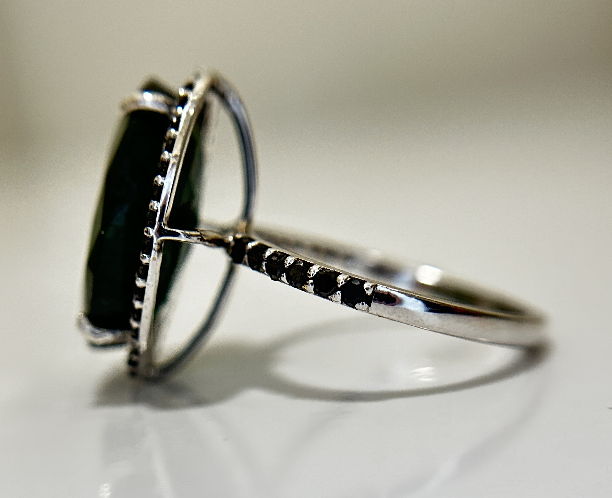 Beautiful Natural Emerald 11ct With Natural Black Diamonds & 18k Gold