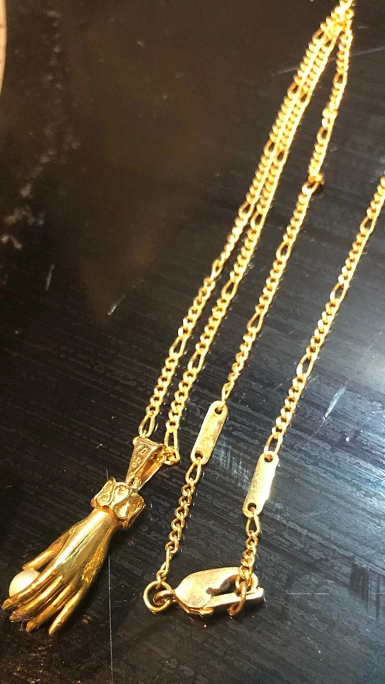 Carrera Y Carrera 18ct Yellow Gold Hand Necklace Pendant 7 Diamonds Pearl Spain