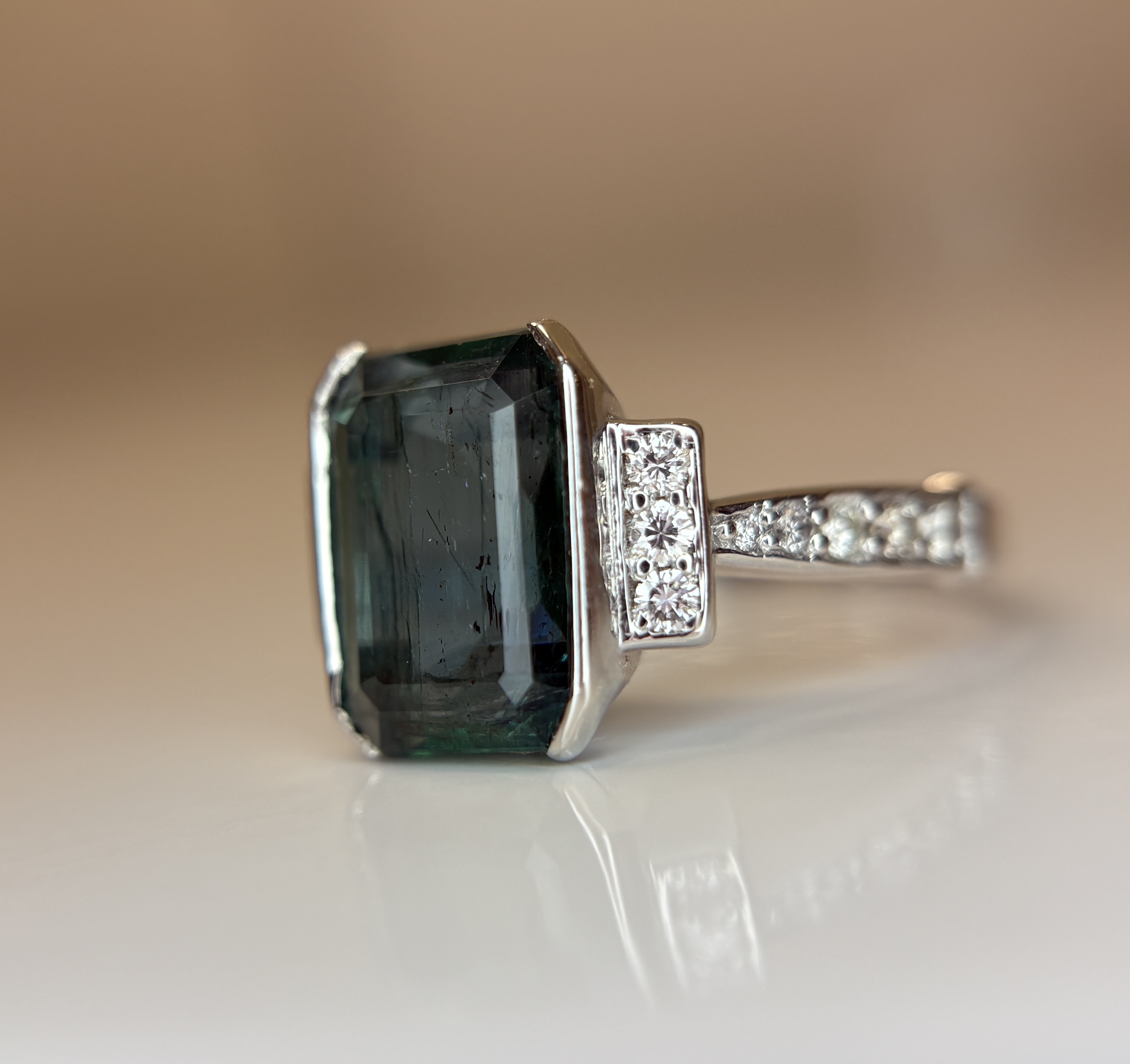 Beautiful 2.45 CT Natural Emerald With Natural Diamonds & 18k Gold