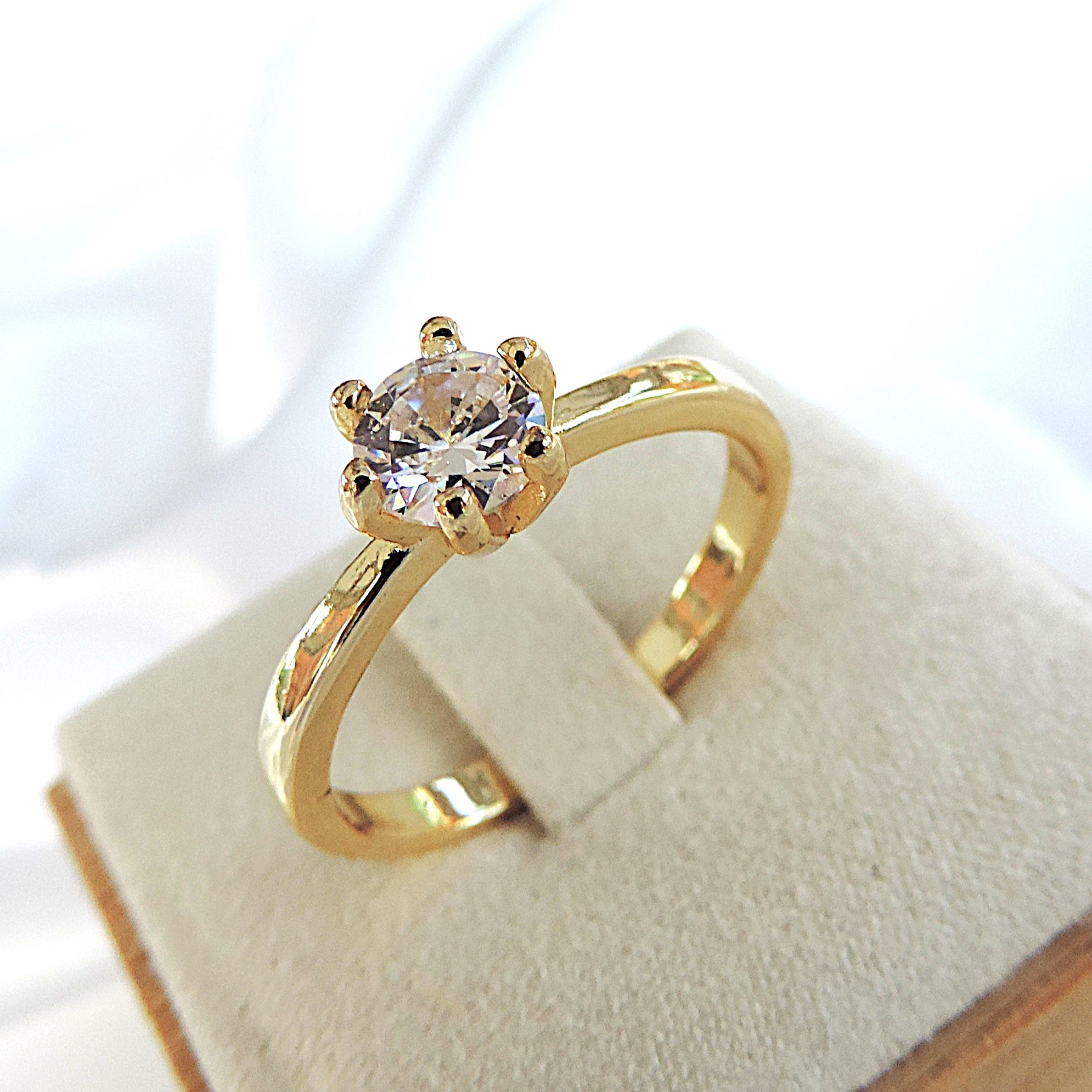 18k Gold 925 Silver Moissanite Solitaire Ring 'New'