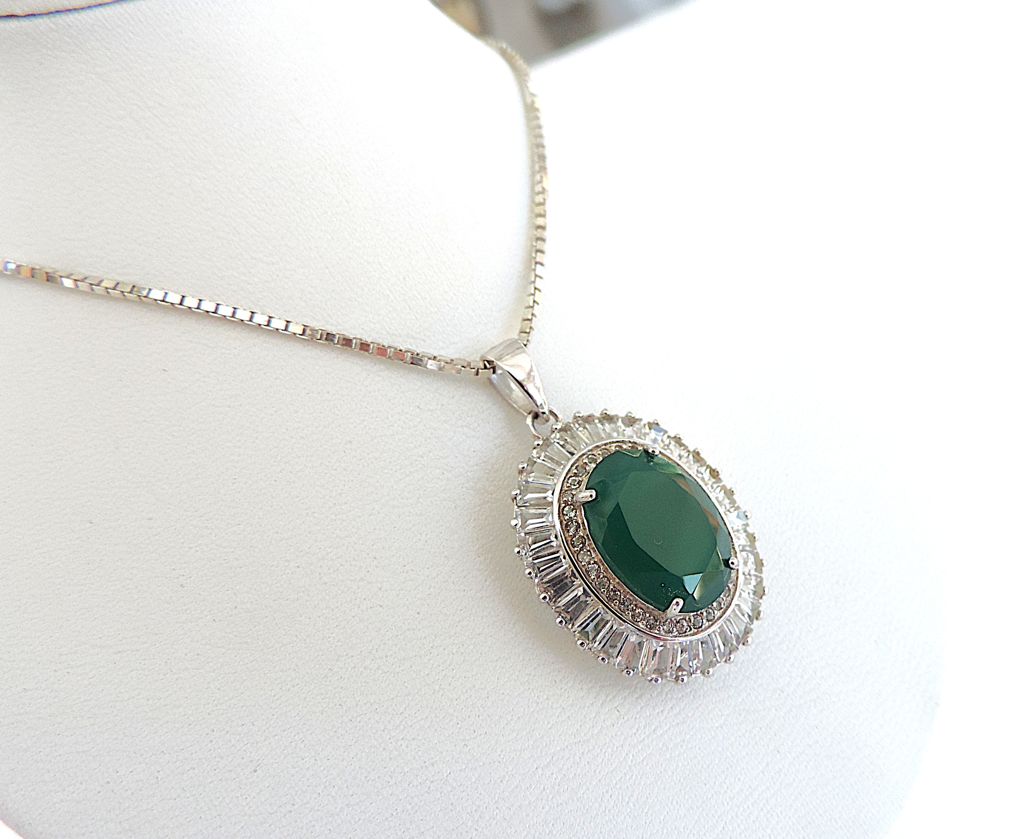 925 Silver 6 Carat Chrysoprase & White Topaz Gemstone Pendant 'New with Gift Box'