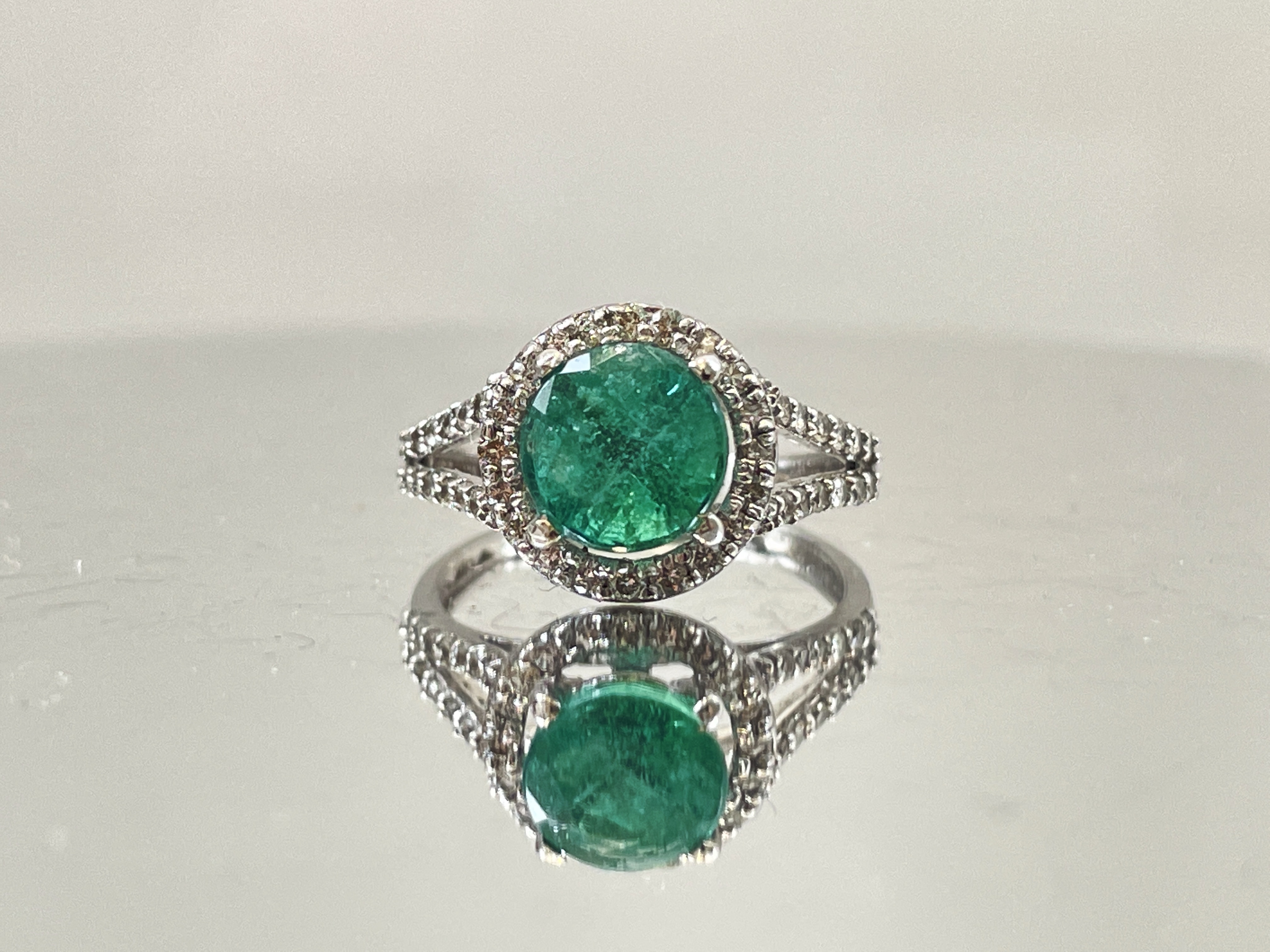 Beautiful 1.96Ct Natural Emerald With Natural Diamonds & 18k Gold